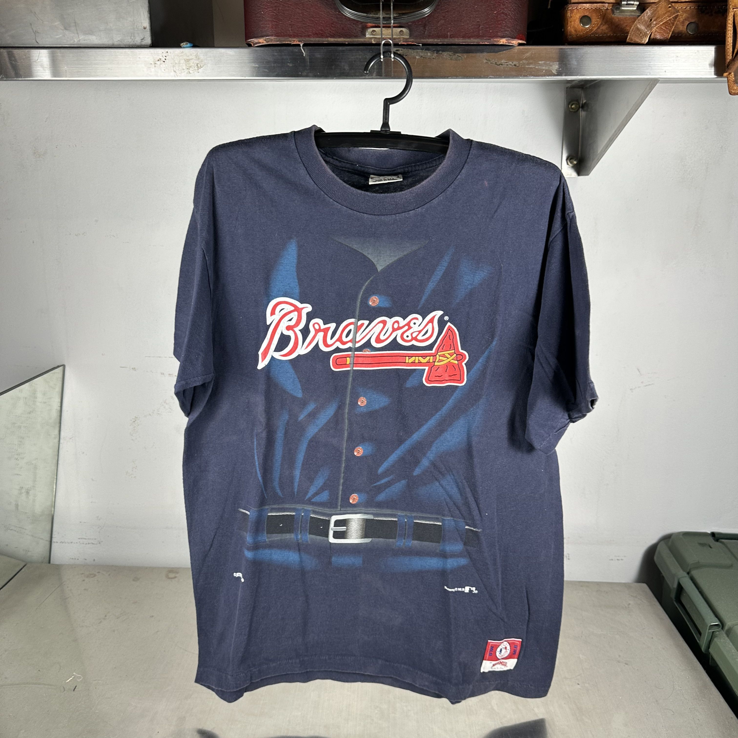 Vintage 90s Atlanta Braves Baseball MLB Nutmeg Single Stitch T-Shirt Size US L / EU 52-54 / 3 - 1 Thumbnail