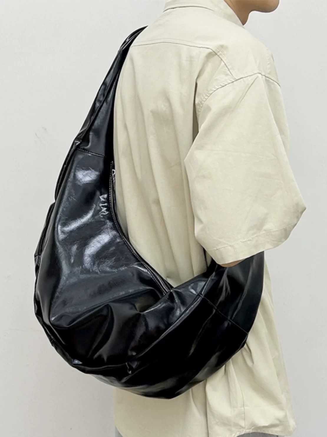 Japanese Brand Avant garde retro oversized shiny faux leather hobo bag Size ONE SIZE - 3 Thumbnail