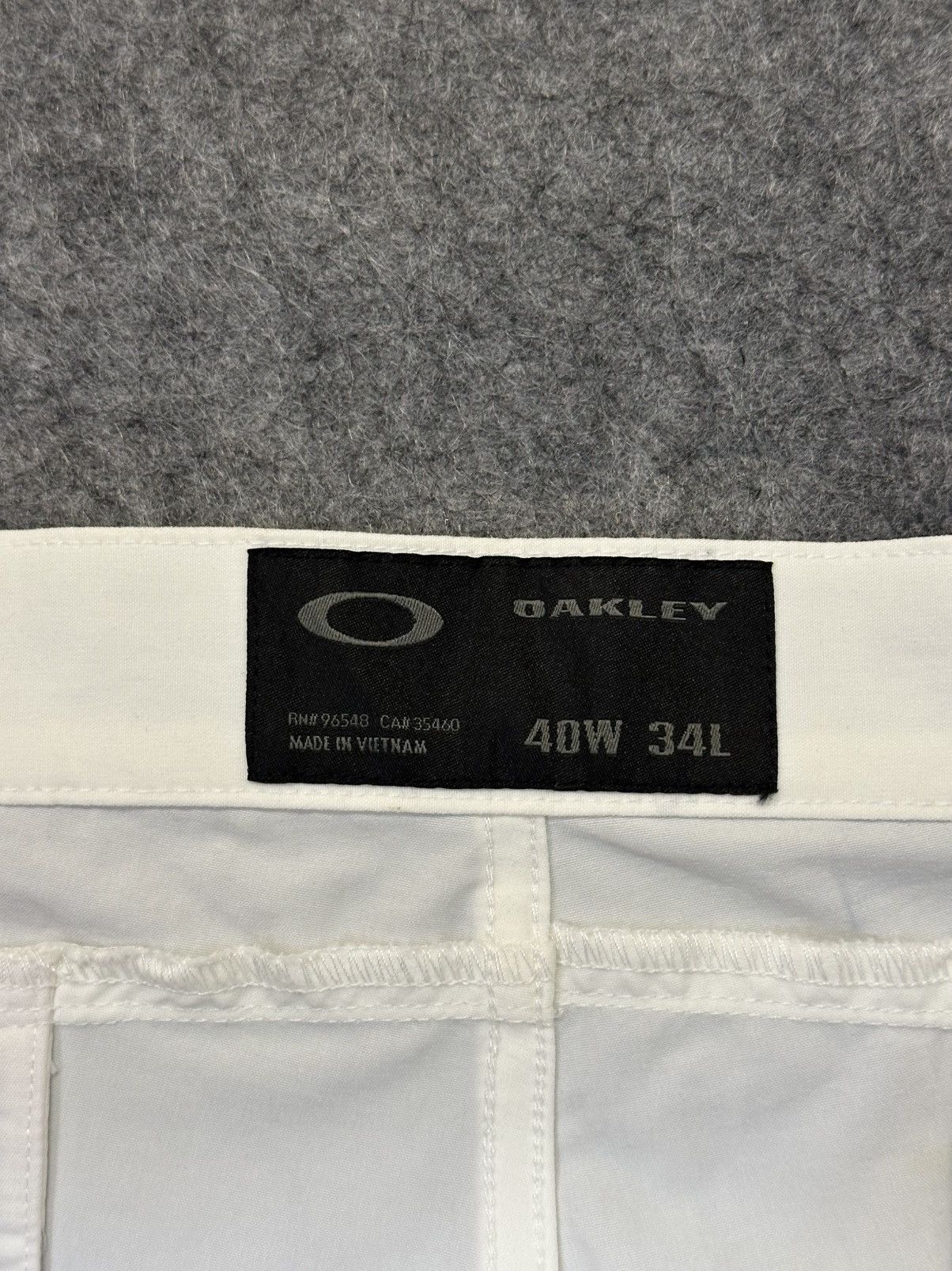Oakley Oakley golf pants with a performance nylon tech design. Size US 40 / EU 56 - 15 Thumbnail