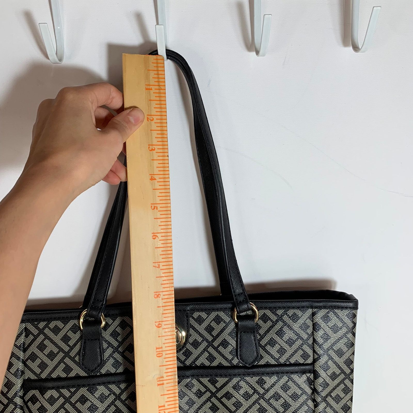 Tommy Hilfiger Tommy Hilfiger Womens Tote Bag Black-White Size Medium Purse Size ONE SIZE - 7 Thumbnail