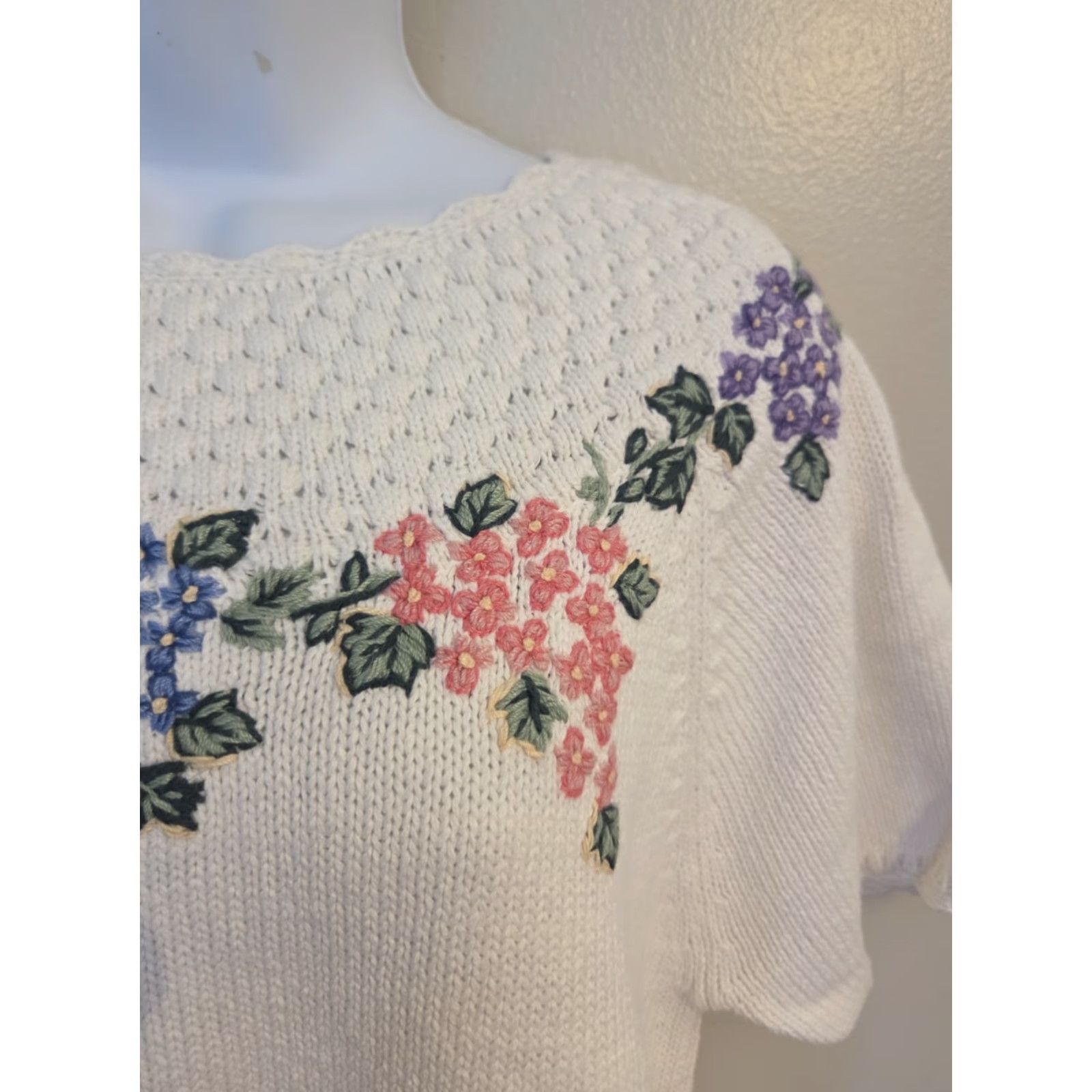 Vintage Vintage Herman Geist White Floral Hand Embroidered Pullover Sweater Sz M - 1990s Linen Cottagecore, White Pullover Mens/Mens? Size M / US 6-8 / IT 42-44 - 3 Thumbnail