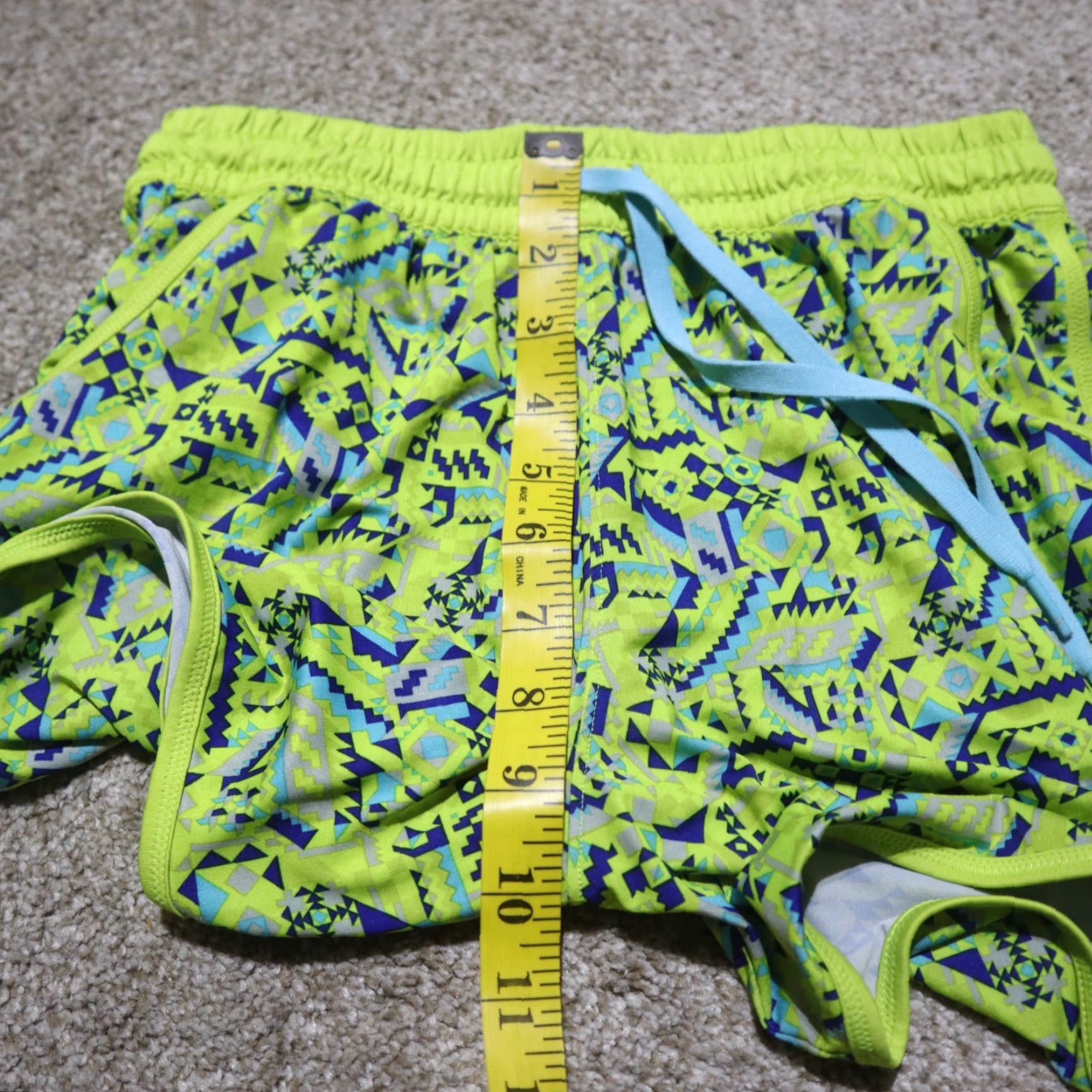 Under Armour Under Armour Shorts Womens S Multicolor Geometric Print Breathable Drawstring Quick Dry Running Gym Volleyball Size S Size 28" / US 6 / IT 42 - 6 Thumbnail