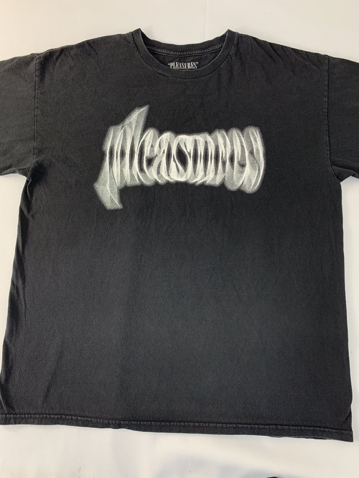 Pleasures Pleasures Version 5 Spell Out Blur Big Logo Band Tee Size US XL / EU 56 / 4 - 2 Thumbnail