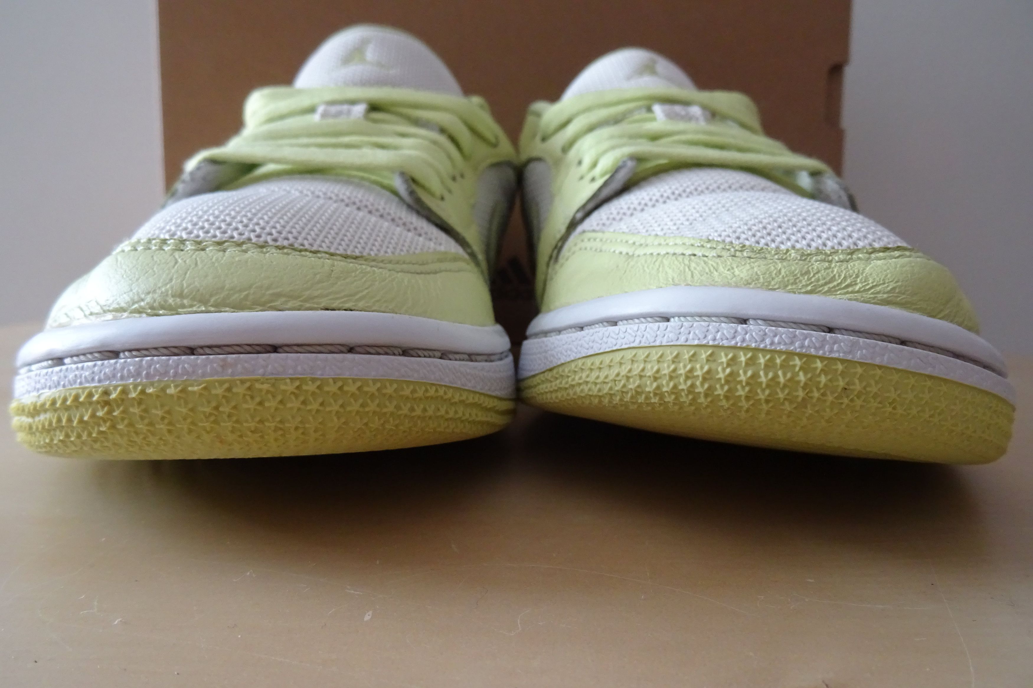 Jordan Brand Nike Air Jordan 1 Low (W) " Limelight " Sneaker Size US 7 / IT 37 - 8 Thumbnail