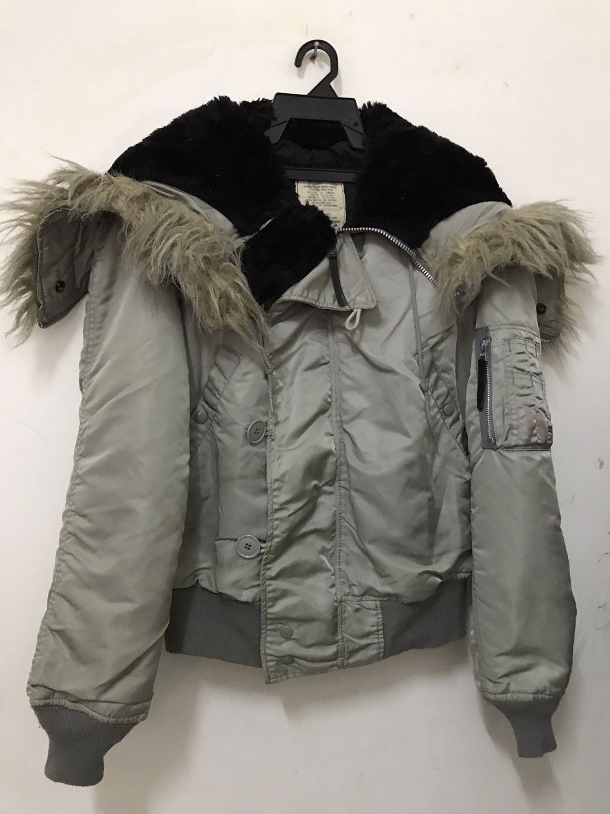 Alpha Industries Vintage Alpha Industries N-2B Flying Man Fur Hoodie Jacket Size US S / EU 44-46 / 1 - 1 Thumbnail