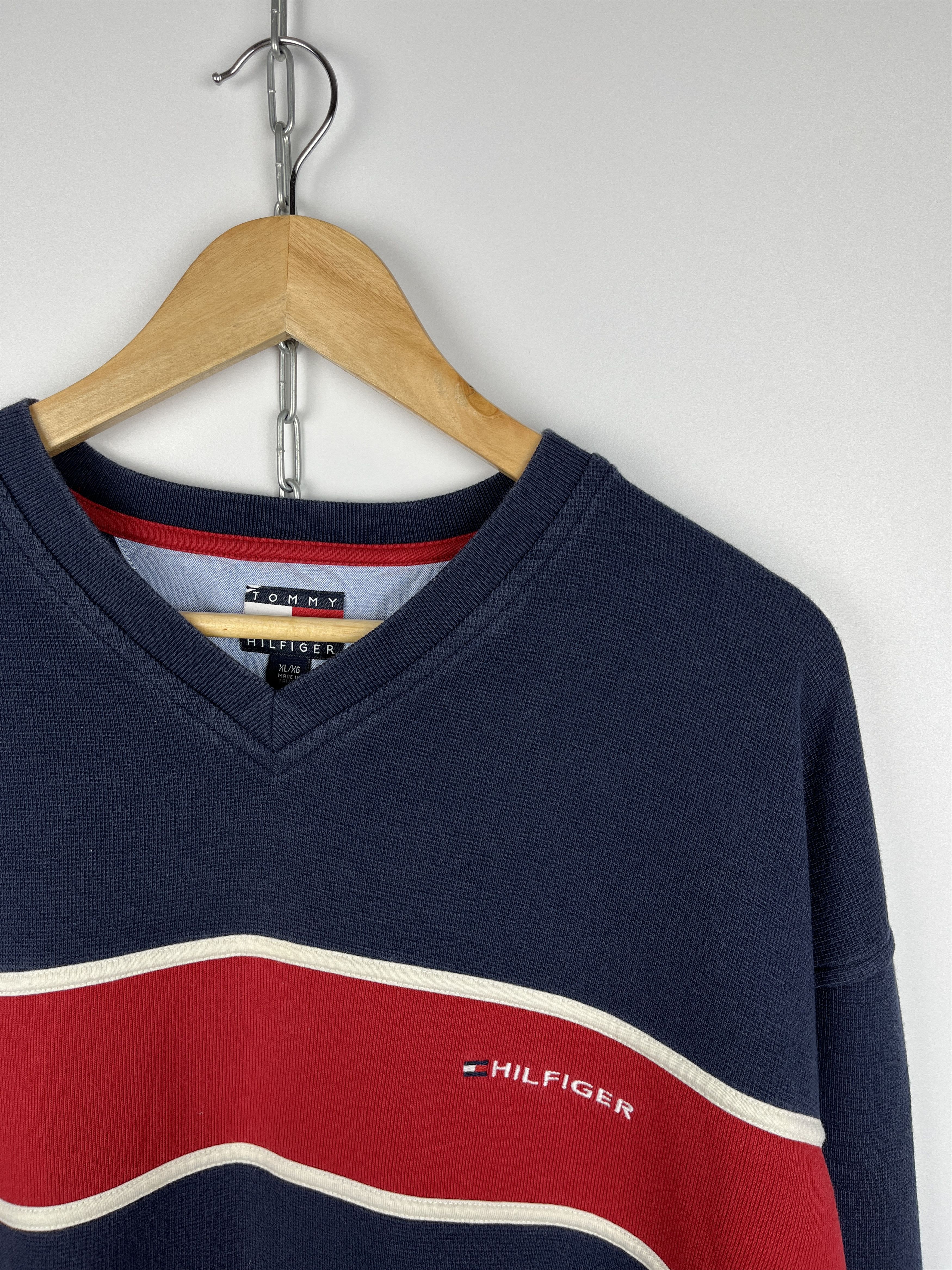 Tommy Hilfiger × Vintage 90's Tommy Hilfiger Vintage Men's V-neck Sweatshirt Relaxed Size US XL / EU 56 / 4 - 4 Thumbnail