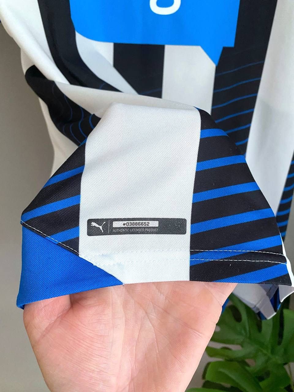 Puma FC Newcastle United 2015/16 Home Soccer Jersey, Size L Size US L / EU 52-54 / 3 - 9 Thumbnail
