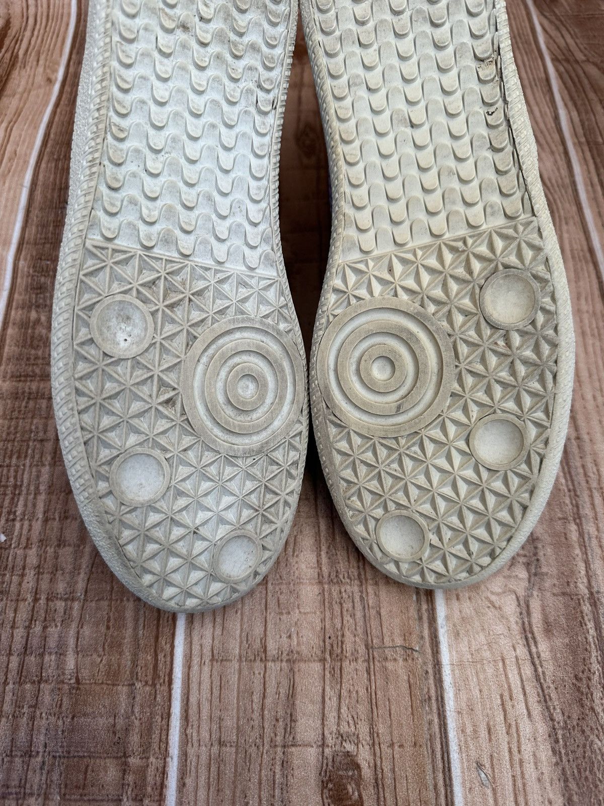 Maison Margiela Maison Margiela Replica Textured Polka Dot Sneaker Lowtops Size US 8 / EU 41 - 24 Thumbnail