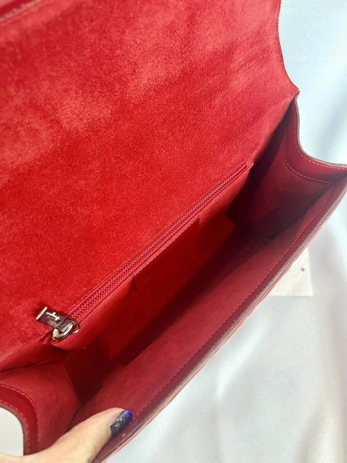Salvatore Ferragamo Ferragamo Red Gancini Embossed Leather Shoulder Bag Size ONE SIZE - 12 Thumbnail