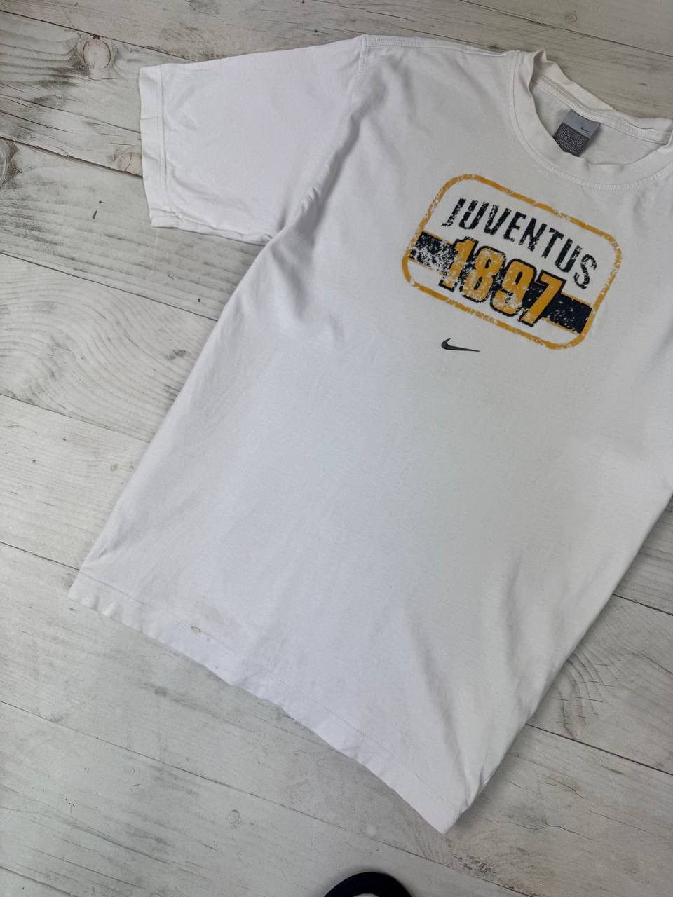 Nike Vintage Nike Juventus Swoosh Football T Shirt Soccer 00s Size US L / EU 52-54 / 3 - 3 Thumbnail