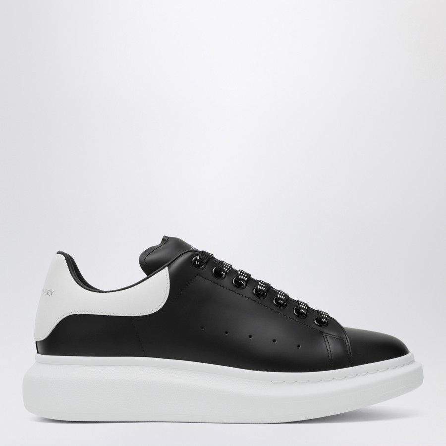o1d2blof0126 Oversized Low-Top Sneakers in Black/White