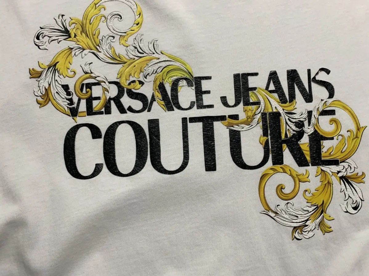 Versace Jeans Couture Vintage Versace Jeans Couture big central logo tee size L Size US L / EU 52-54 / 3 - 9 Thumbnail