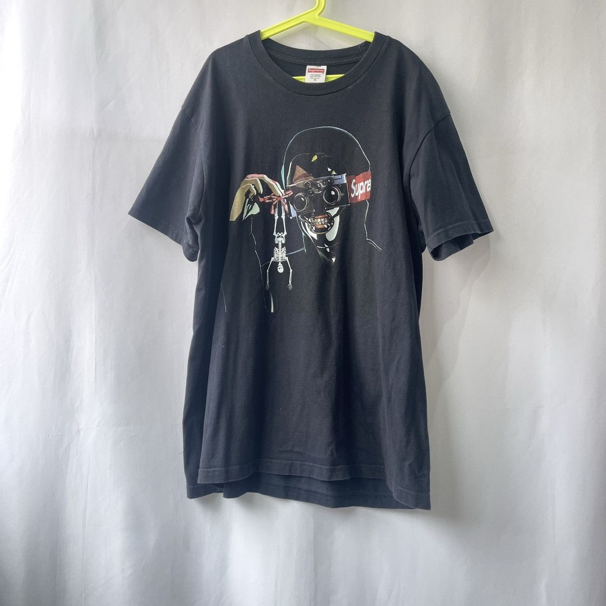 SUPREME TEE