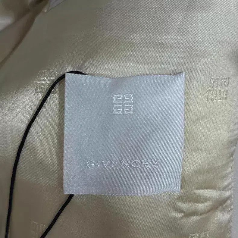Givenchy Givenchy White Lock Closure High-End Suit Size US M / EU 48-50 / 2 - 4 Thumbnail