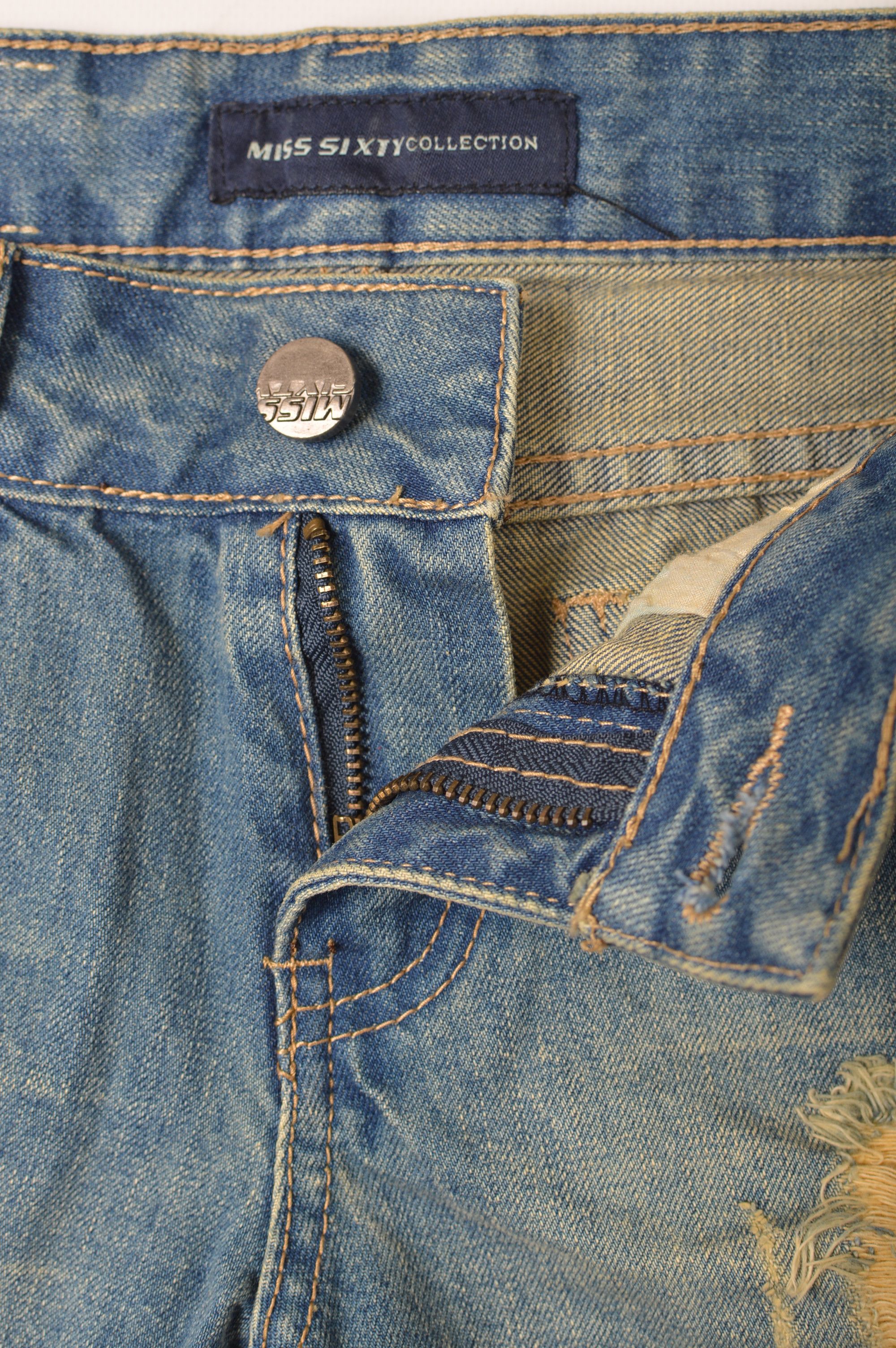 Miss Sixty × Vintage Miss Sixty Collection Vintage Distressed Denim Shorts Size 26" / US 2 / IT 38 - 4 Thumbnail