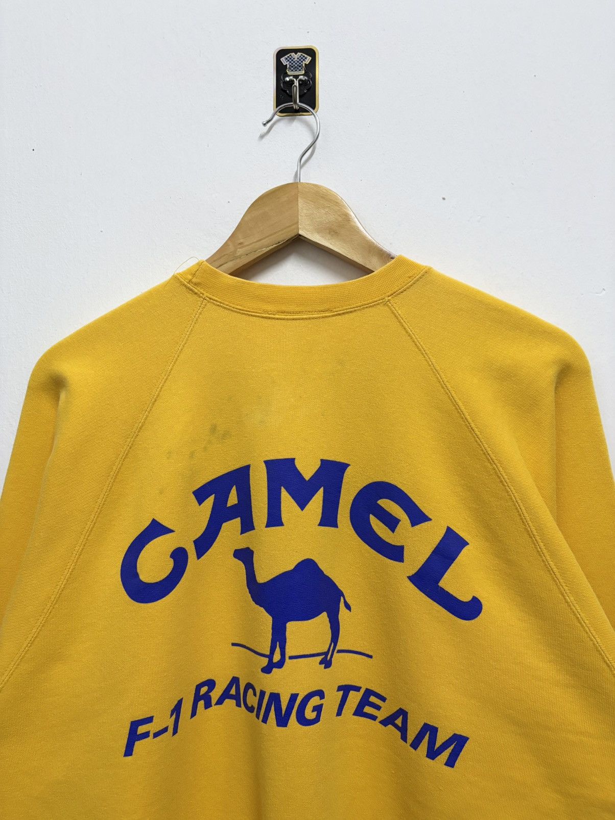 Vintage Vintage 80’s Camel F1 Racing Team Yellow Crewneck Size US L / EU 52-54 / 3 - 3 Thumbnail