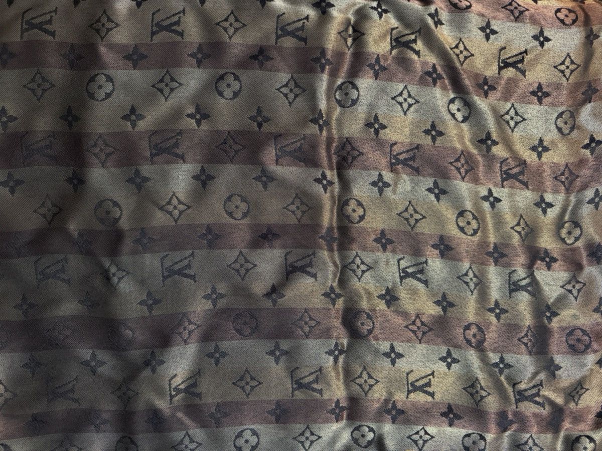 Louis Vuitton ***RARE LOUIS VUITTON SO SHINE MONOGRAM SCARF Size ONE SIZE - 3 Thumbnail