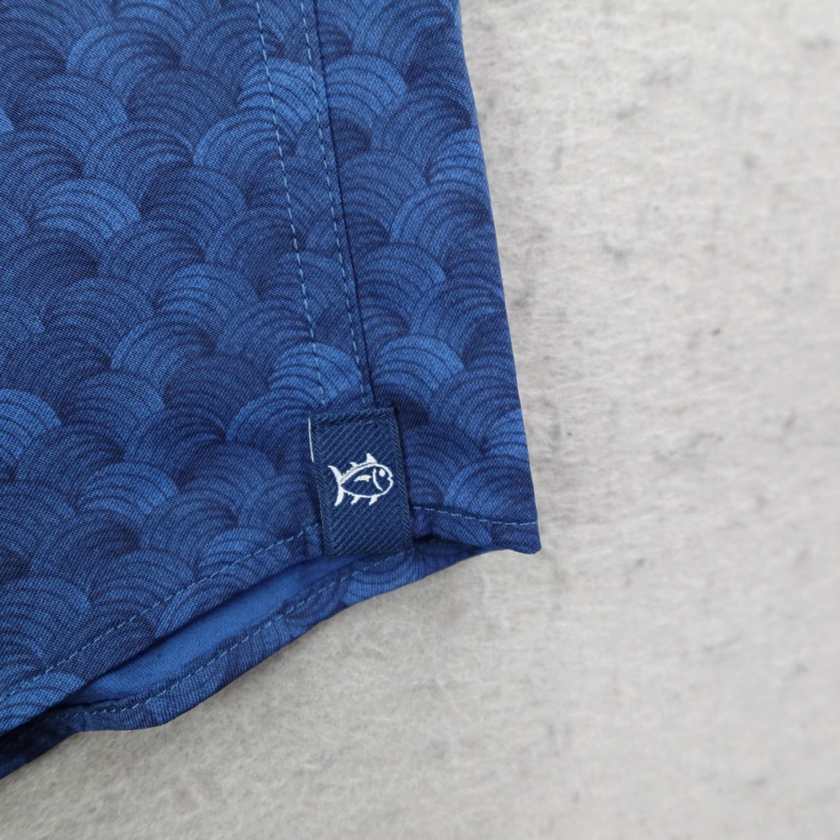 Southern Tide VINTAGE Southern Tide Shirt Mens Small Blue Fish Scale Wave Print Performance Button Up Size US S / EU 44-46 / 1 - 4 Thumbnail