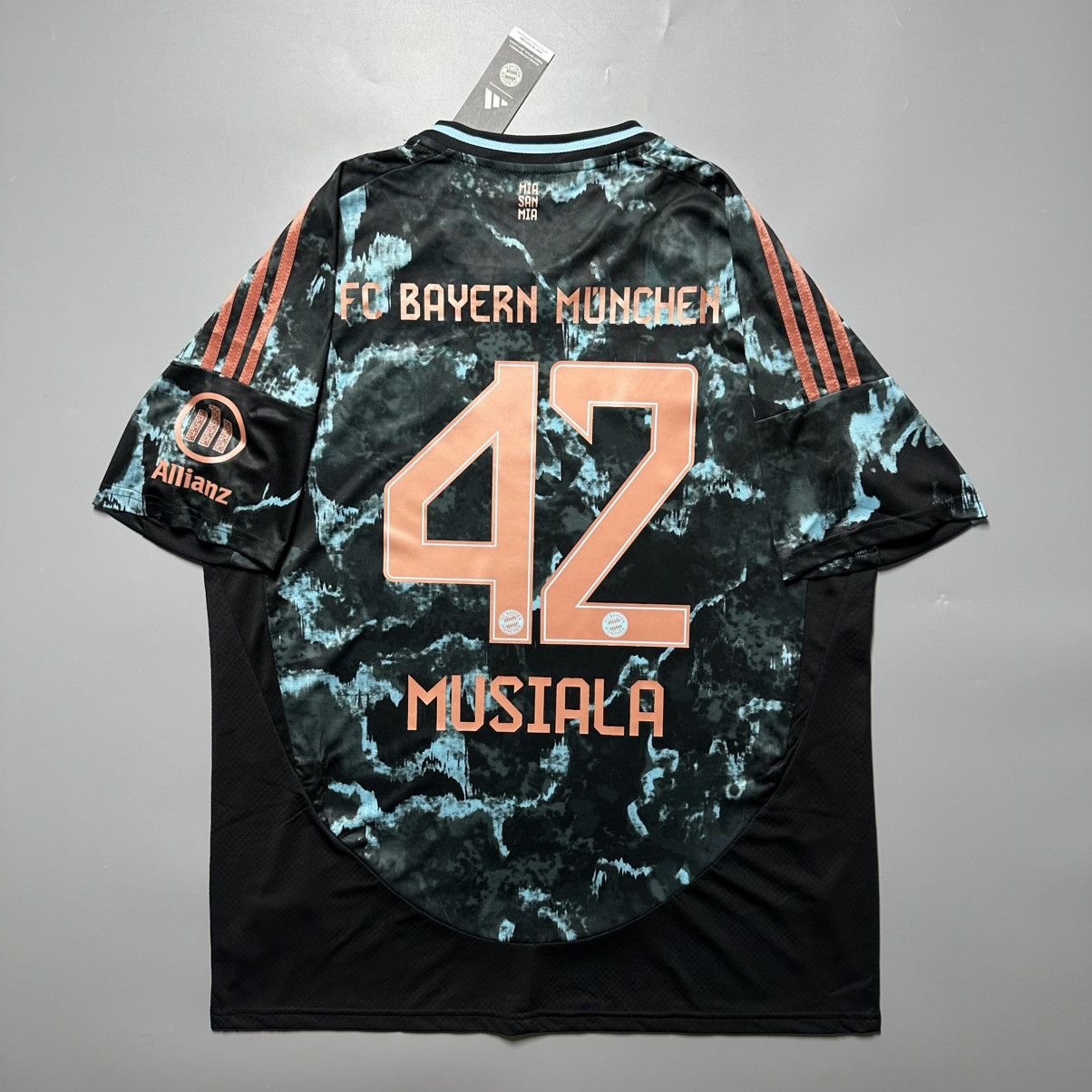 Vintage BAYERN ADIDAS 2024/2025 FOOTBALL AWAY JERSEY #42 MUSIALA Size US XL / EU 56 / 4 - 1 Thumbnail