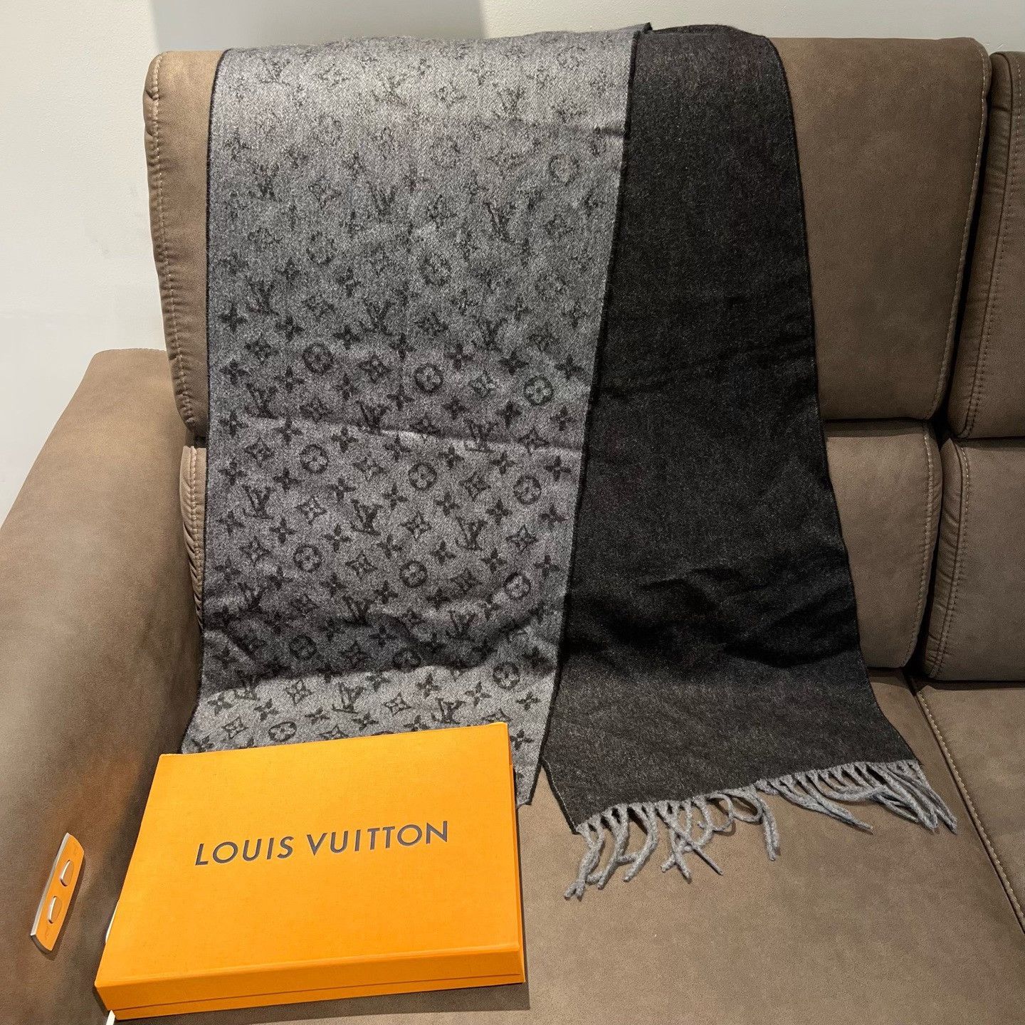 Louis Vuitton Louis Vuitton Black Scarf one size Men Size ONE SIZE - 1 Thumbnail