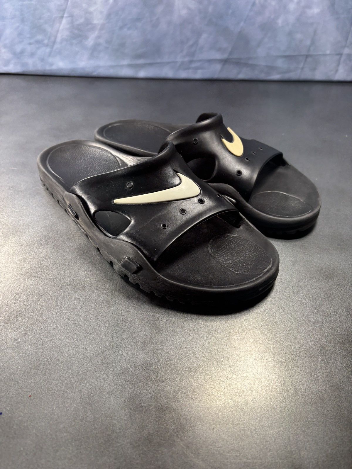 Nike 1990s Nike Sandals Vintage Made in Italy Slip On Flip Flops Size US 10 / EU 43 - 2 Thumbnail