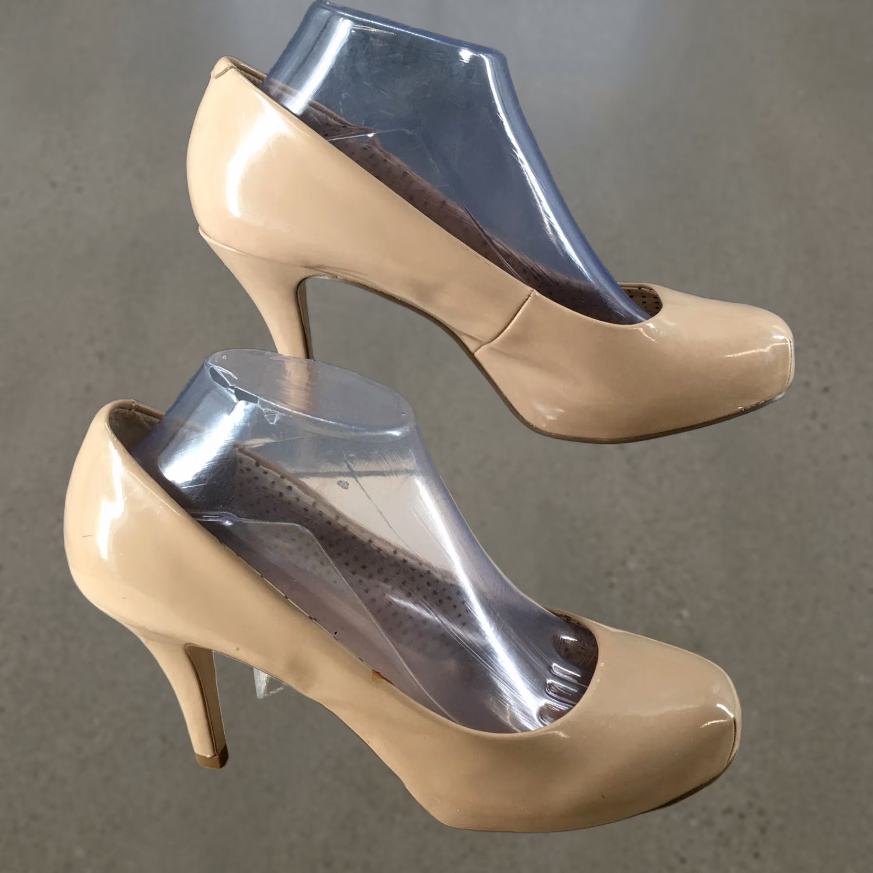 Vintage Madden Girl Pump Heel Womens 8.5 Beige Getta Slip On Round Toe Patent Leather Size US 9 / IT 39 - 1 Thumbnail