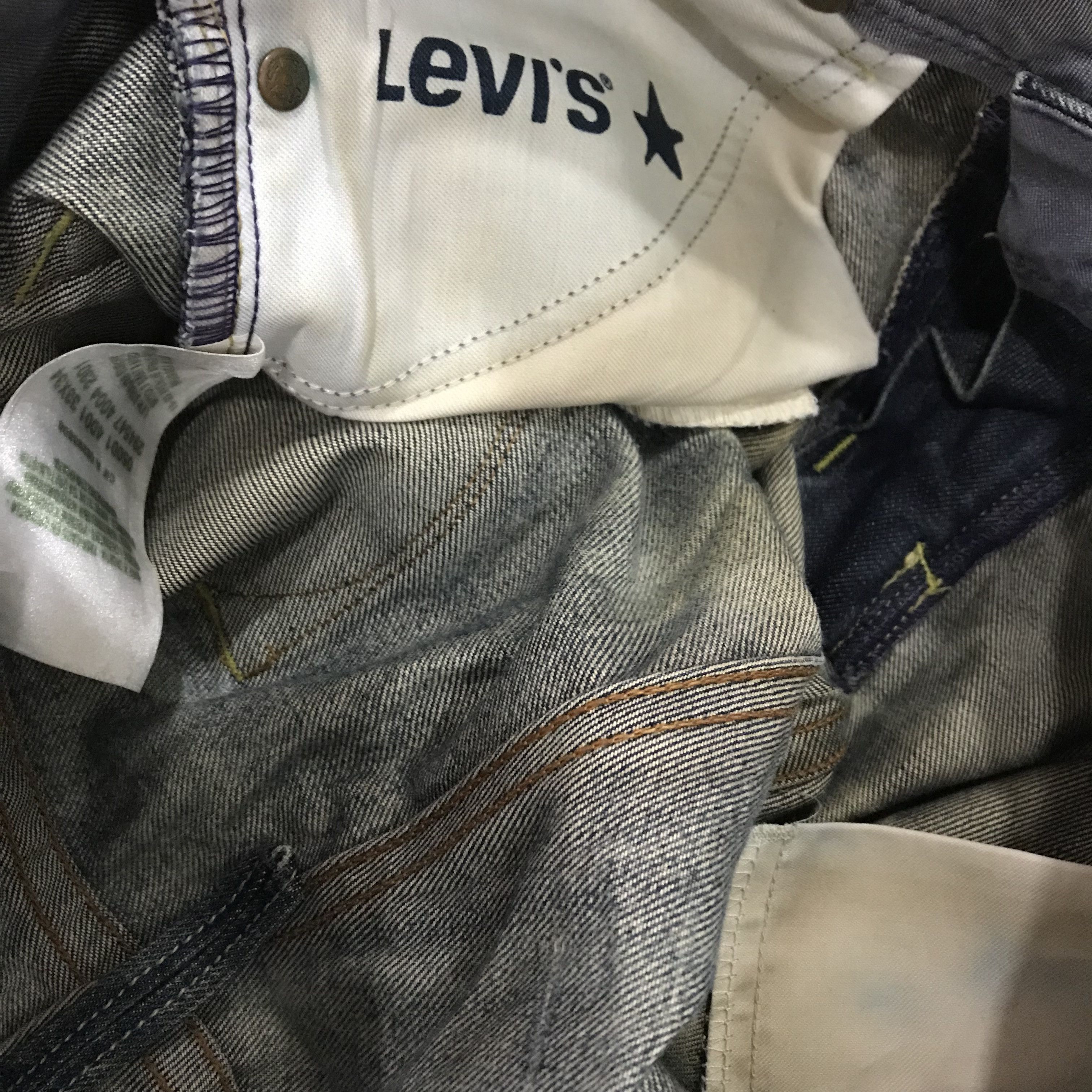 Levi's Vintage Levi’s Distressed Faded Indigo Rugged Stone Washed Size US 33 - 17 Thumbnail