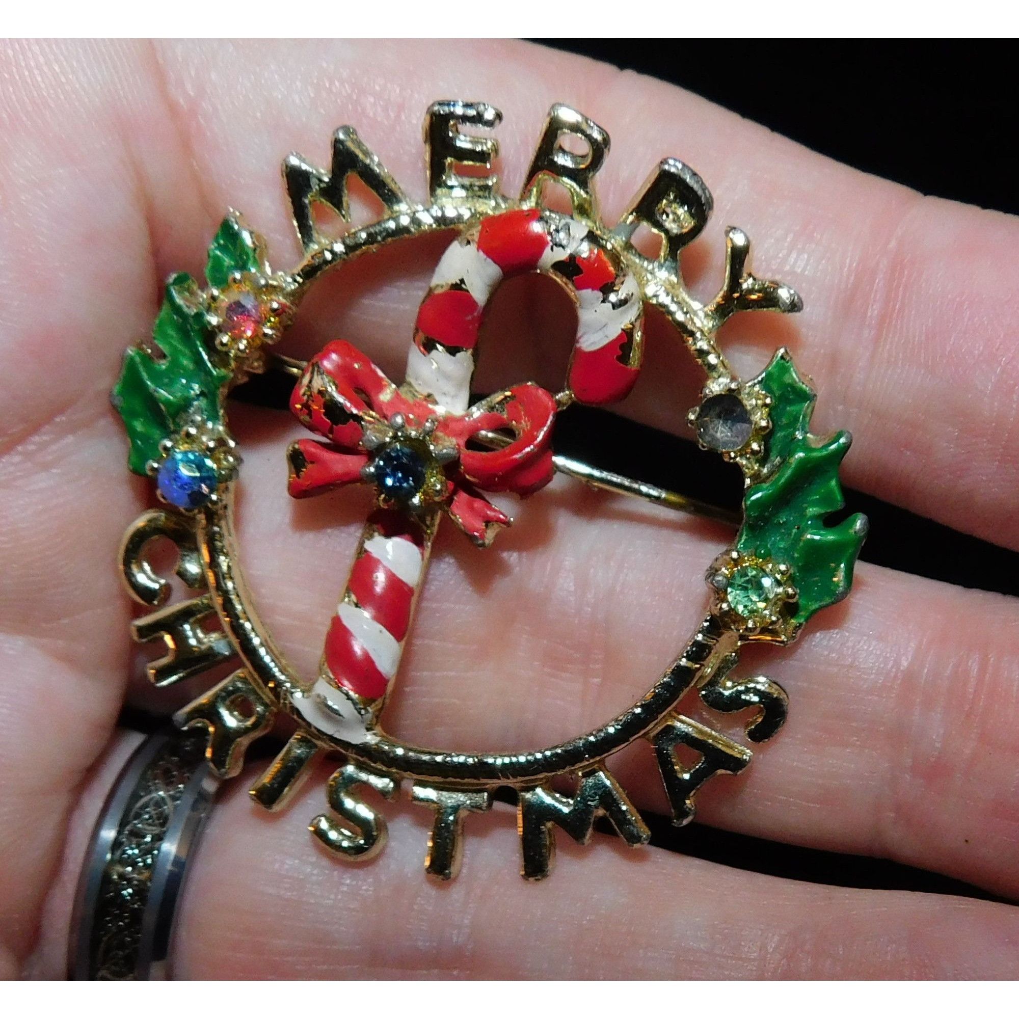 Other Vintage Merry Candy Cane Wreath Christmas Brooch Size ONE SIZE - 1 Thumbnail