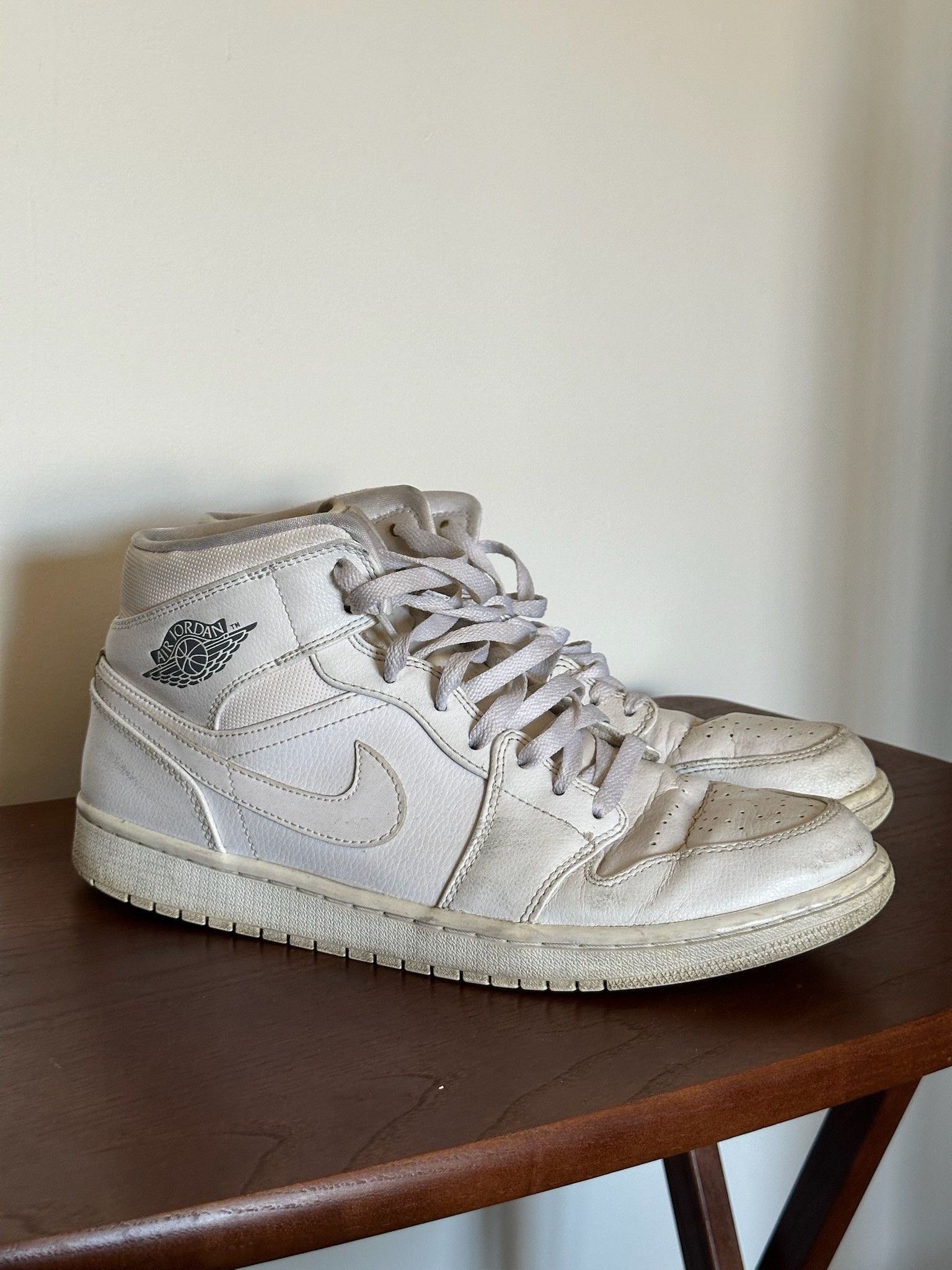 Jordan Brand Air Jordan 1 Mid "White Cool Grey" Size US 11 / EU 44 - 1 Thumbnail