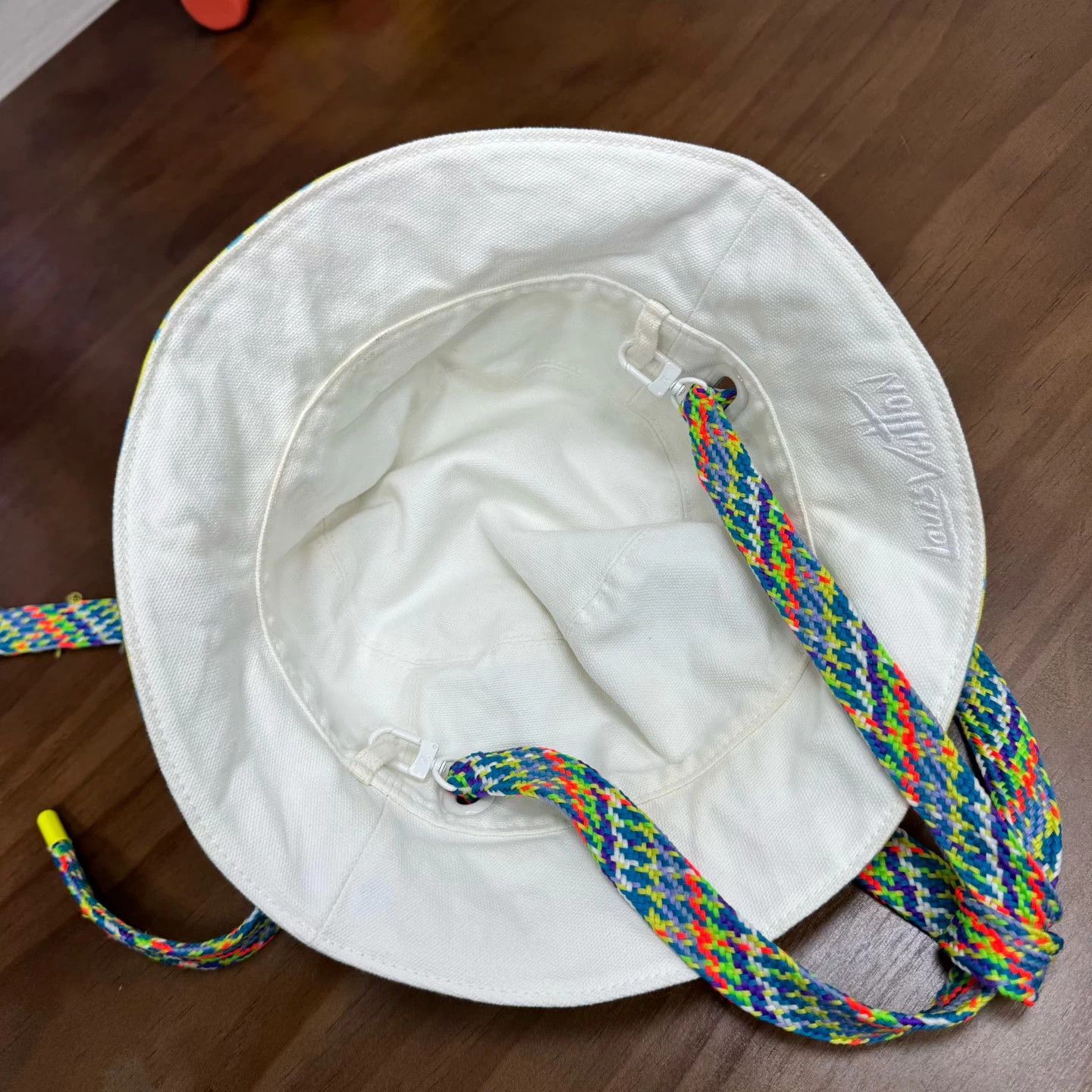 Louis Vuitton LV 2-sided neon green rainbow ribbon bucket hat OS Size ONE SIZE - 5 Thumbnail