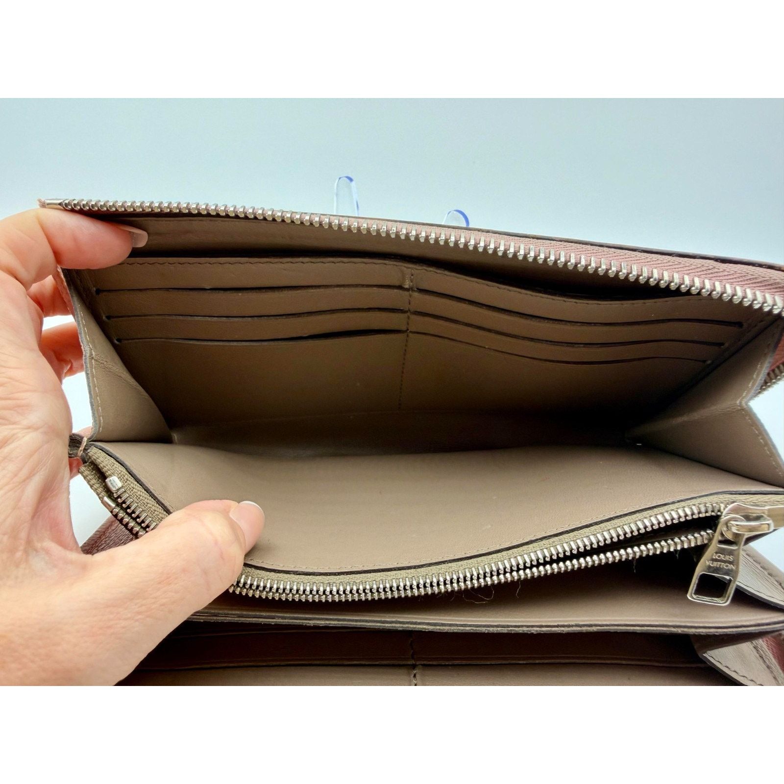 Louis Vuitton LOUIS VUITTON Comete Wallet Magnolia Leather Women's | COA Size ONE SIZE - 11 Thumbnail