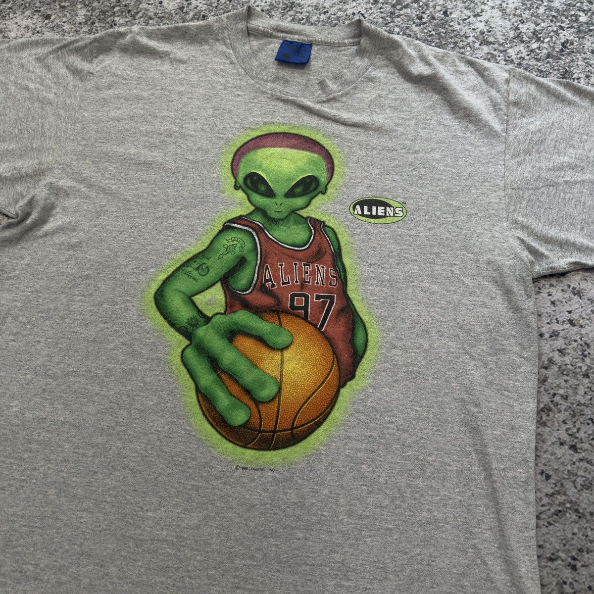 Vintage 90s Dennis Rodman Alien Skate Shirt Faded Thrashed Size US XL / EU 56 / 4 - 4 Thumbnail