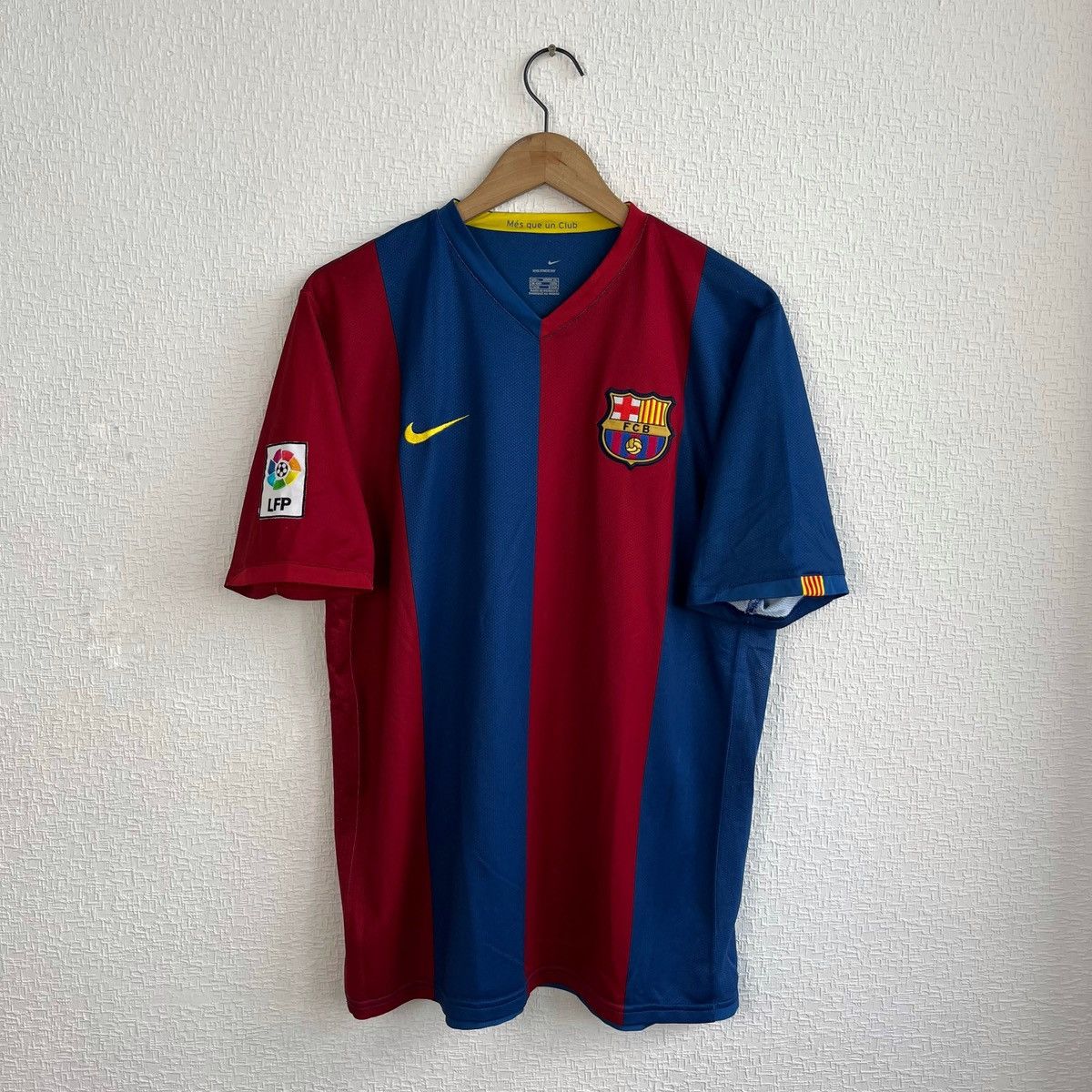 Nike 2006/07 NIKE BARCELONA HOME #19 MESSI SOCCER SHIRT JERSEY Size US L / EU 52-54 / 3 - 2 Thumbnail