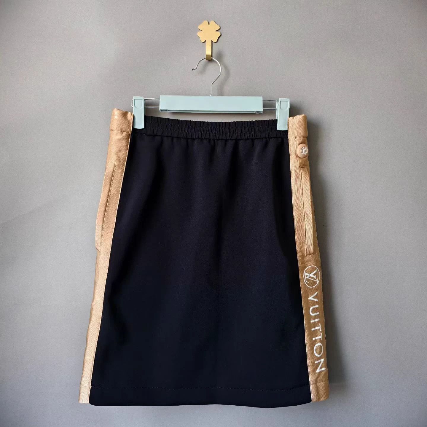 Louis Vuitton LOUIS VUITTON Logo Striped Short Skirt Women's Black Size 25" / US 0 / IT 36 - 1 Thumbnail
