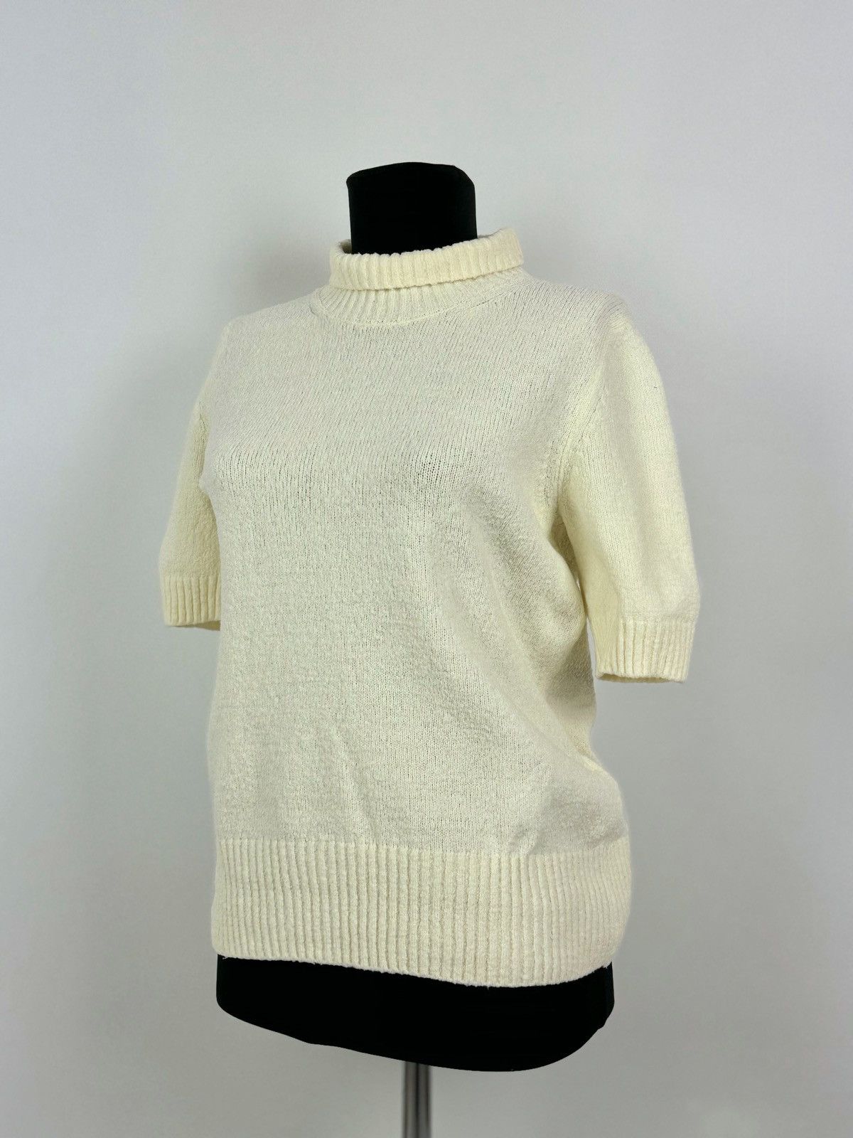 Max Mara Max Mara Studio Turtle Neck Short Jumper Size L / US 10 / IT 46 - 1 Thumbnail