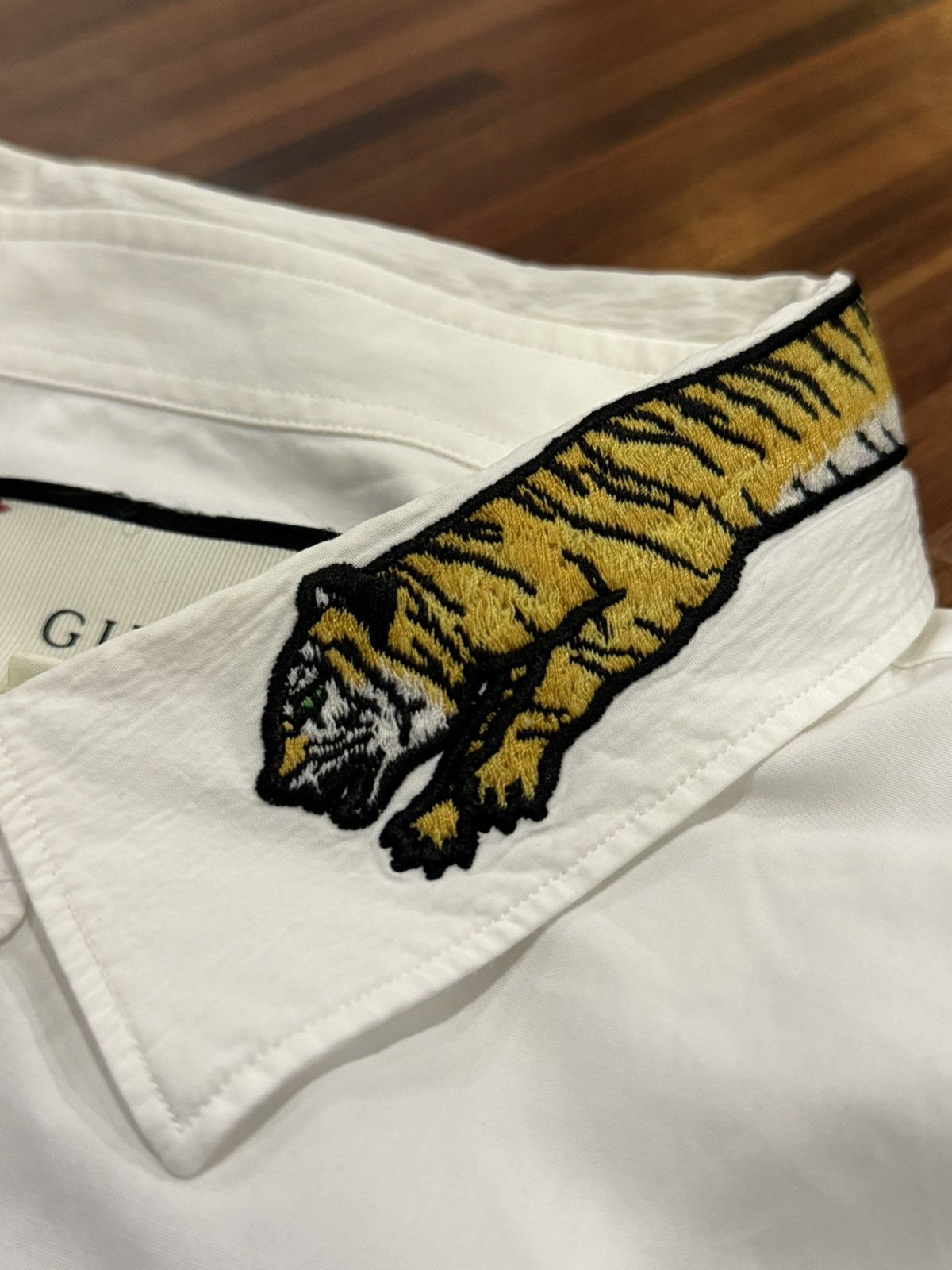 Gucci Gucci White Embroidered Tiger Collar Duke Shirt Size US M / EU 48-50 / 2 - 6 Thumbnail