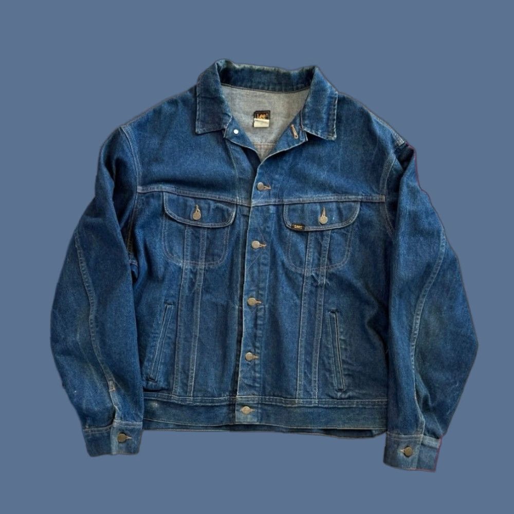 Lee **VINTAGE 80’s LEE DENIM JEAN JACKET MEN’S SIZE 48 BLUE WOLF GRAPHIC** User: Vintage 80’s Lee Denim Jean Jacket Men’s Size 48 Blue Wolf Graphic Size US 32 / EU 48 - 1 Thumbnail