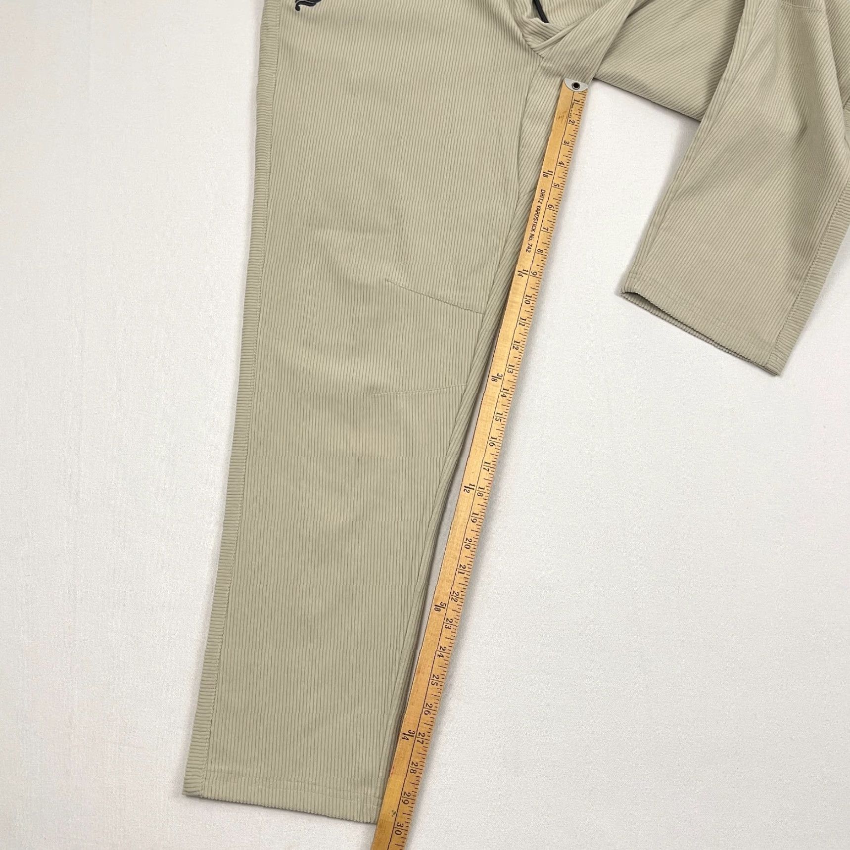 Fabletics Fabletics Mens Pants Cord Club Beig 30" L x 30" Soft Corduroy Athleisure New Regular Tapered Pockets Elastic Waist 100% Polyester Size US 33 - 5 Thumbnail