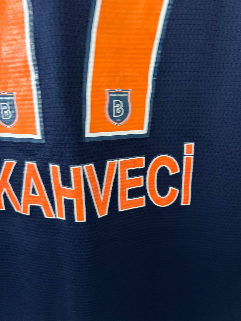 Other Istanbul Basaksehir #17 Kahveci Jersey Football Shirt sz L Size US L / EU 52-54 / 3 - 17 Thumbnail