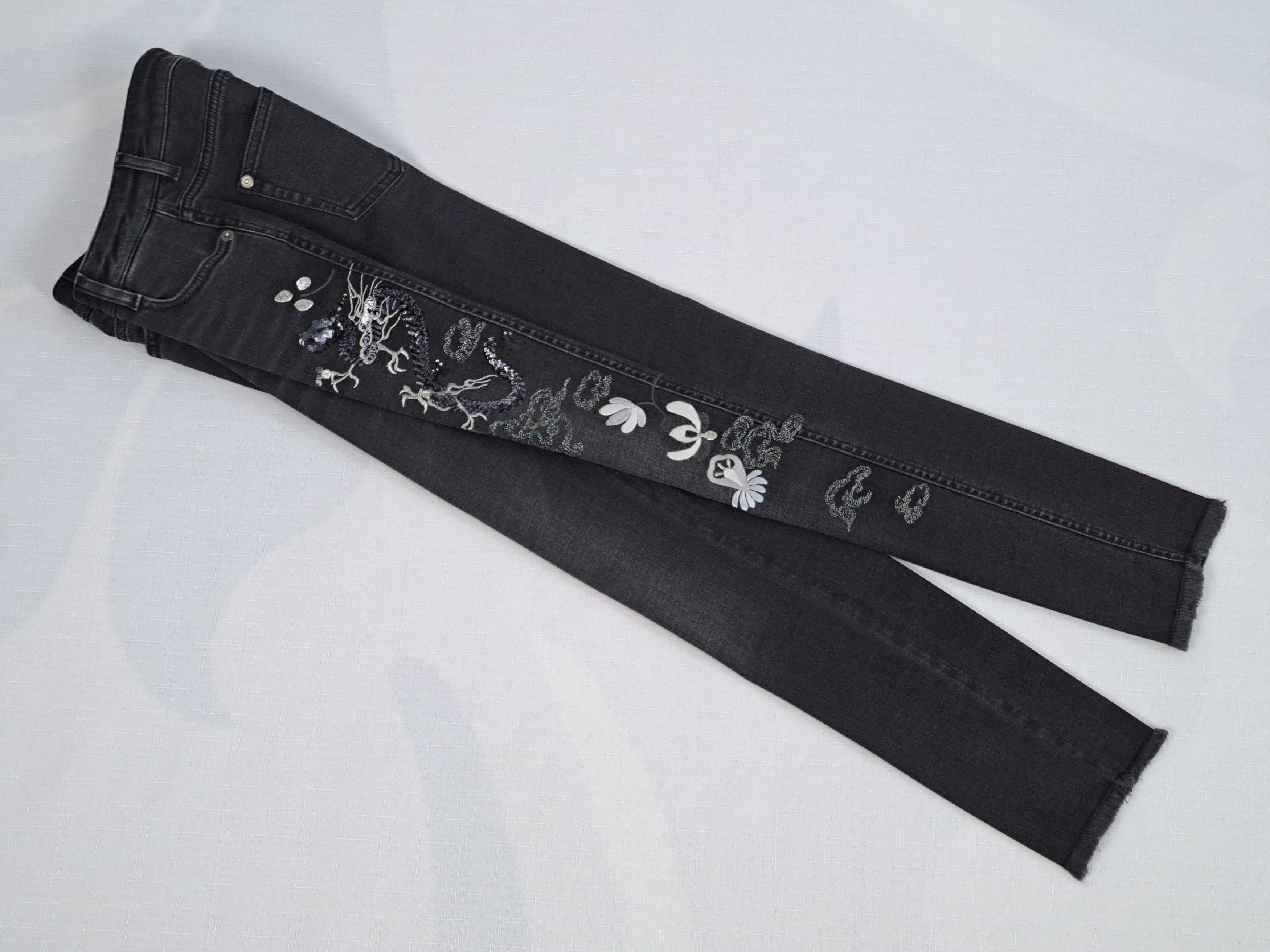 Ermanno Scervino Ermanno Scervino embroidered dragon slim jeans. Size 38IT Size 26" / US 2 / IT 38 - 3 Thumbnail
