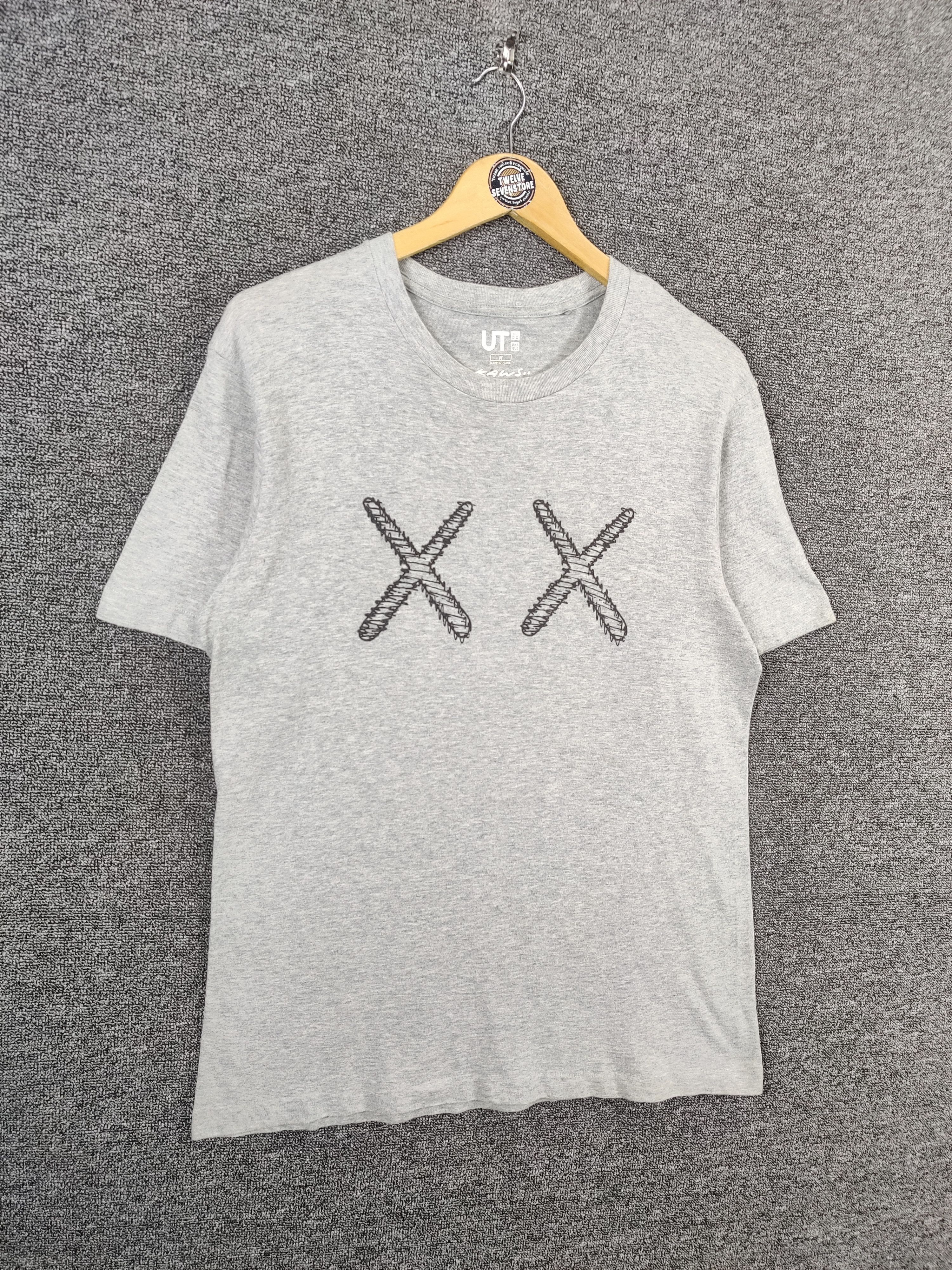 Kaws × Uniqlo Vintage Uniqlo x Kaws Tee Tshirt Size US M / EU 48-50 / 2 - 5 Thumbnail