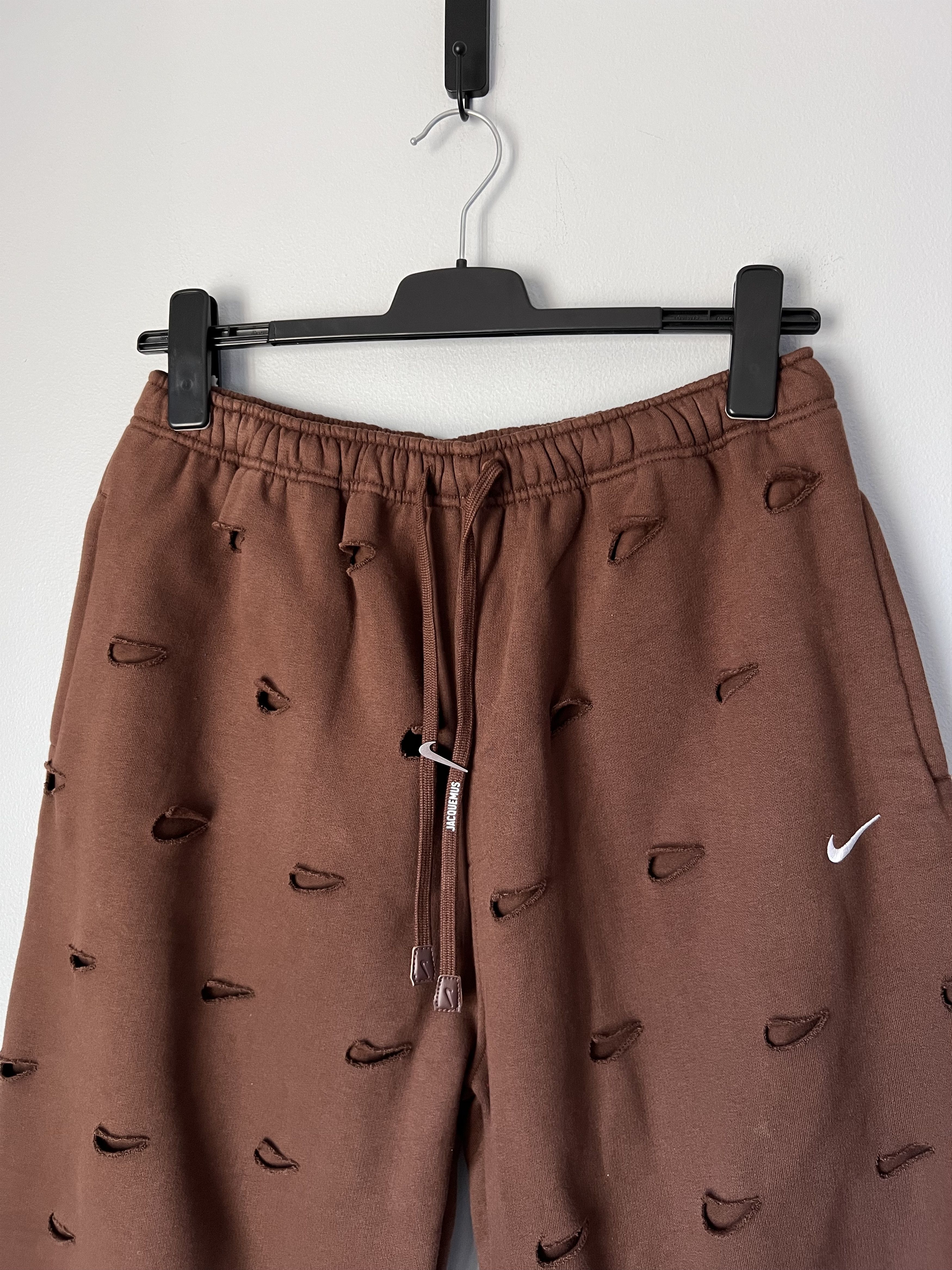 Jacquemus × Nike Jacquemus Nike Le Swoosh Jogging Sweatpants in Brown Size US 32 / EU 48 - 2 Thumbnail