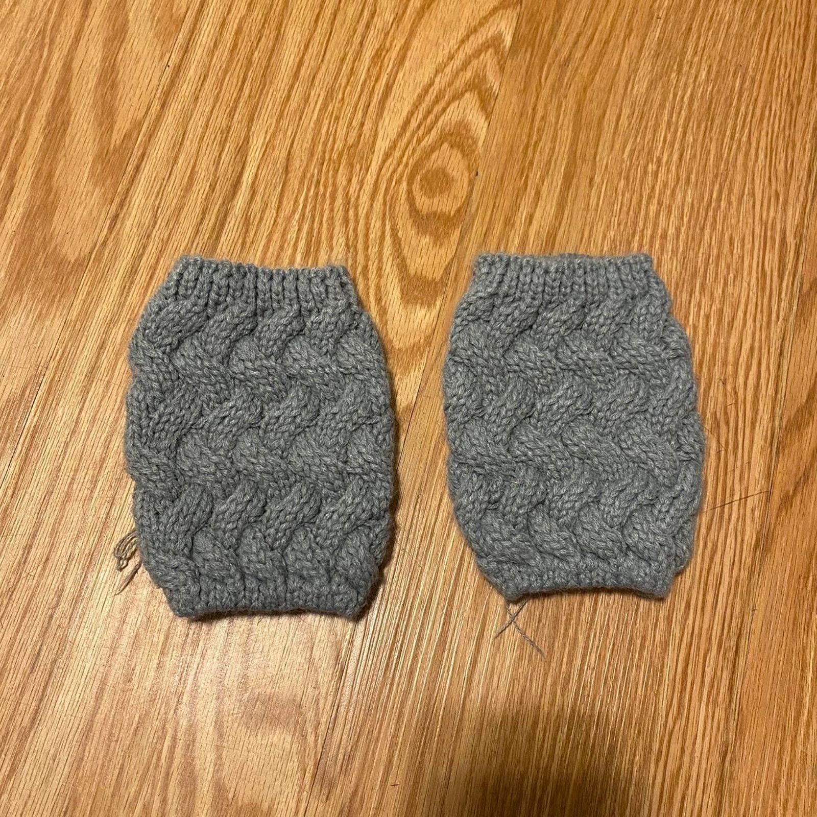 Other grey knit hand-warmers Size ONE SIZE - 1 Thumbnail