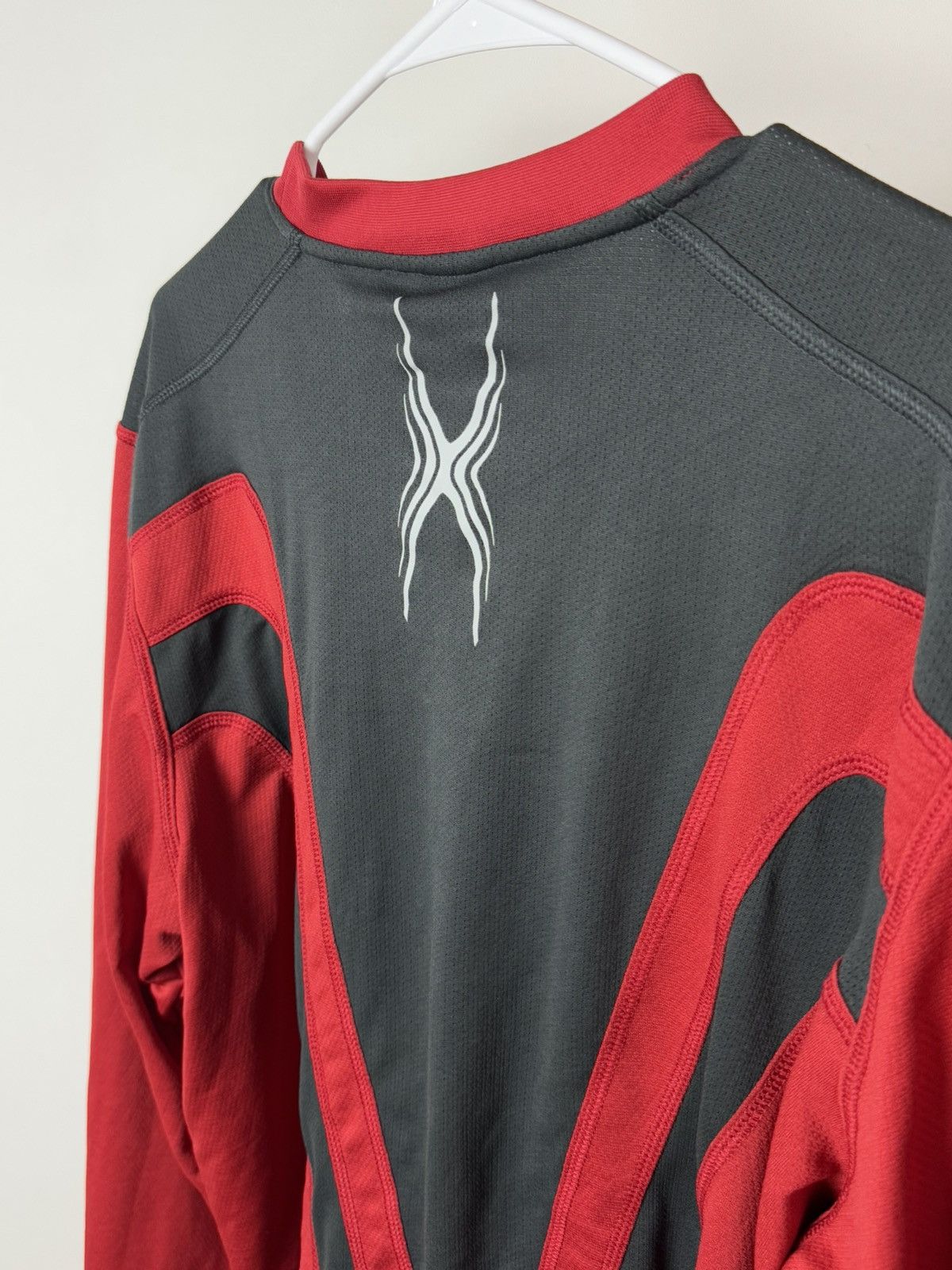Nike Mens red and black Nike long-sleeved athletic shirt Size US L / EU 52-54 / 3 - 6 Thumbnail