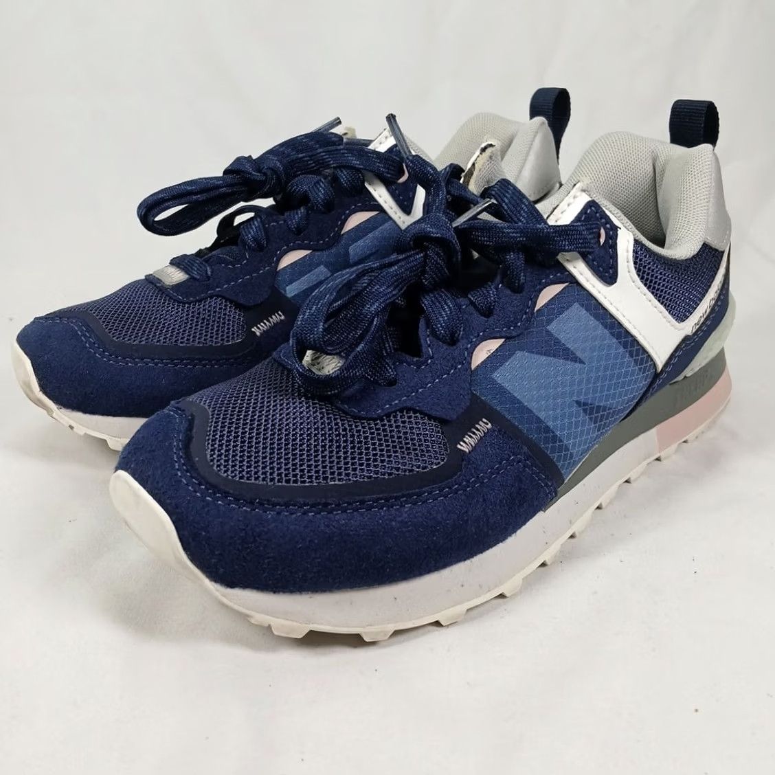 New Balance New Balance 574 WL574IL2 Women’s Size 7 Navy Pink Retro Running Sneakers Size US 7 / IT 37 - 2 Thumbnail