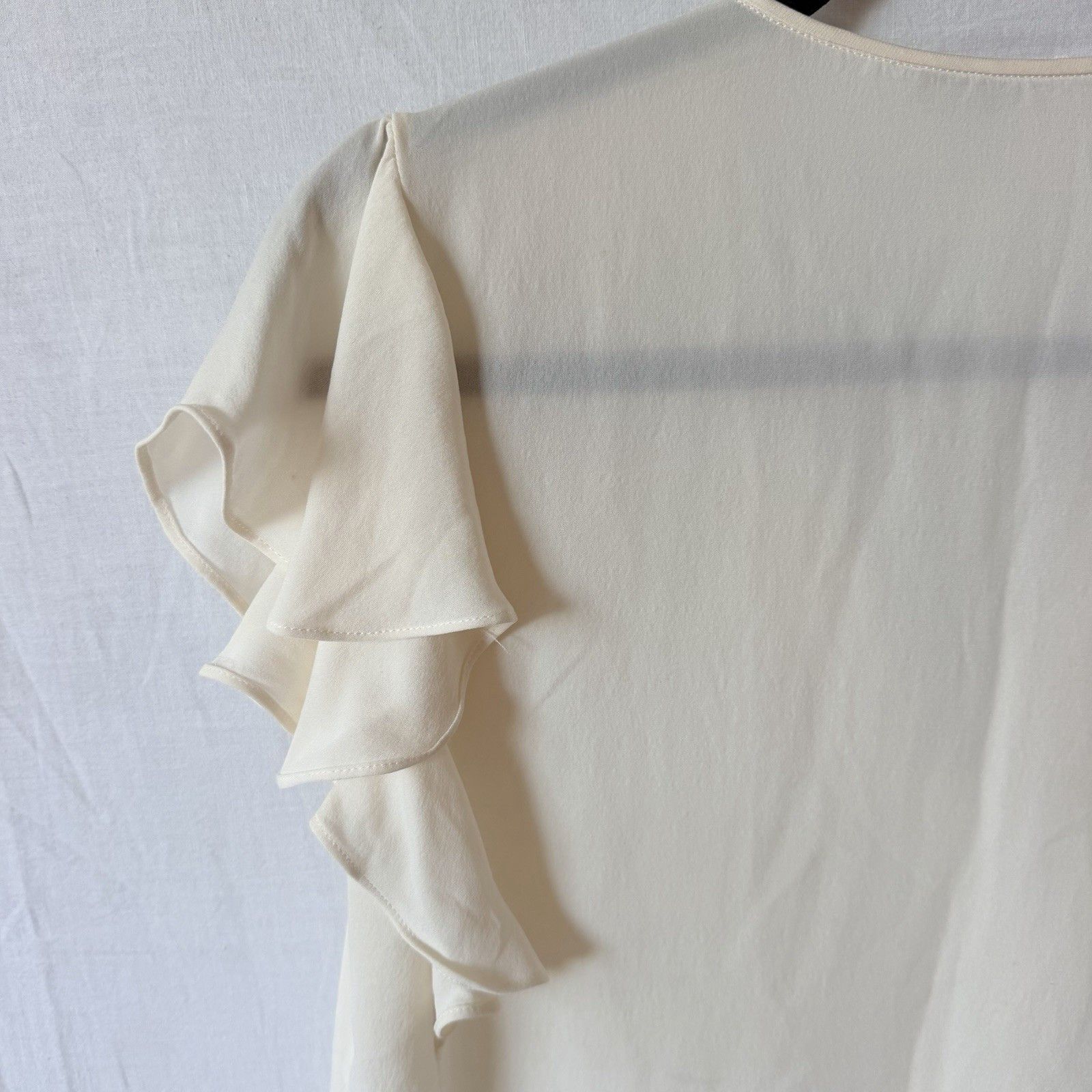 Carolina Herrera Carolina Herrera 100% Silk Ivory Flutter Sleeve Blouse Top Size M / US 6-8 / IT 42-44 - 5 Thumbnail