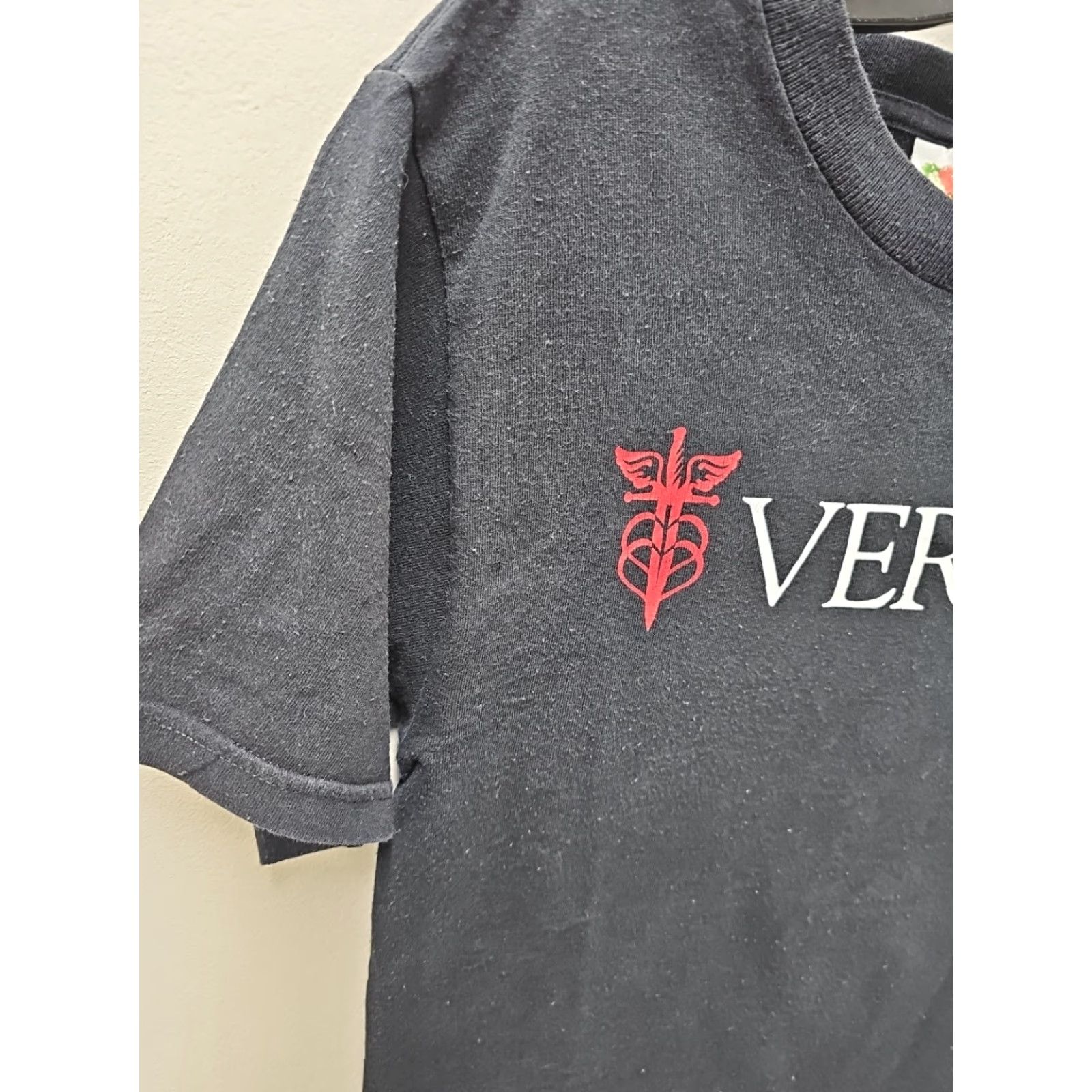 Fruit Of The Loom VINTAGE VERONA ROCK Y2K Band Shirt Small Shirt Mens XS Black Band 12/1ss Size US S / EU 44-46 / 1 - 3 Thumbnail
