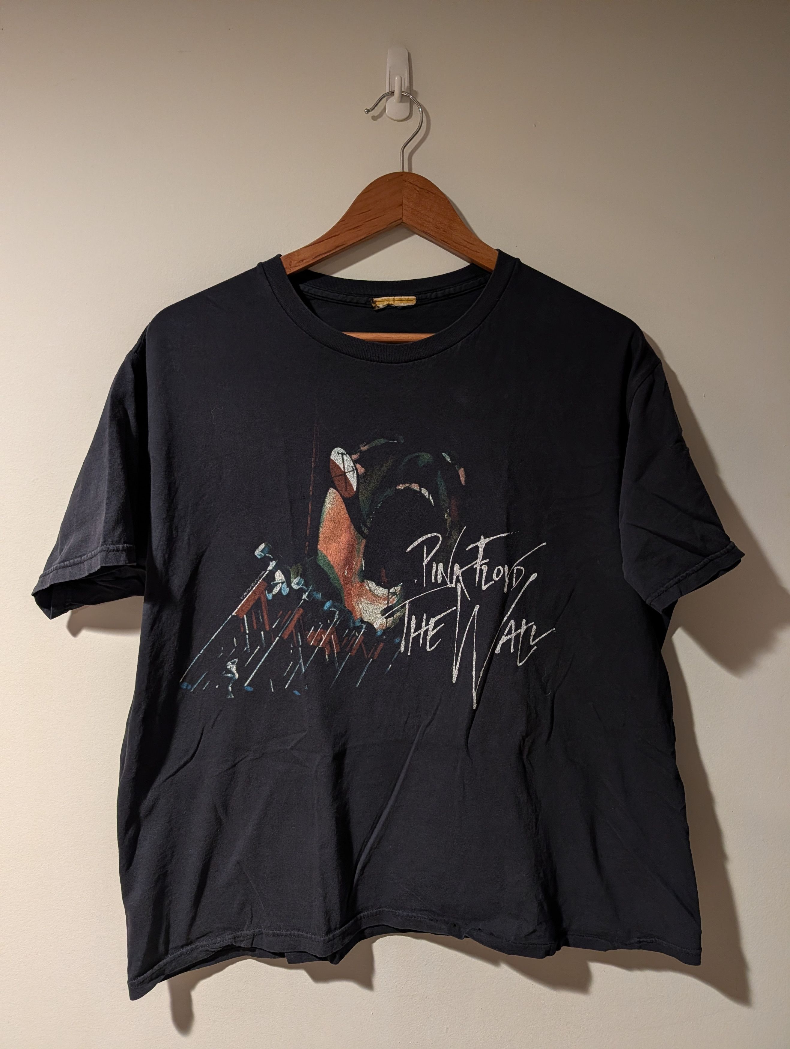Band Tees Vintage 2007 Pink Floyd The Wall Music Band Womans T-Shirt Size US M / EU 48-50 / 2 - 1 Thumbnail