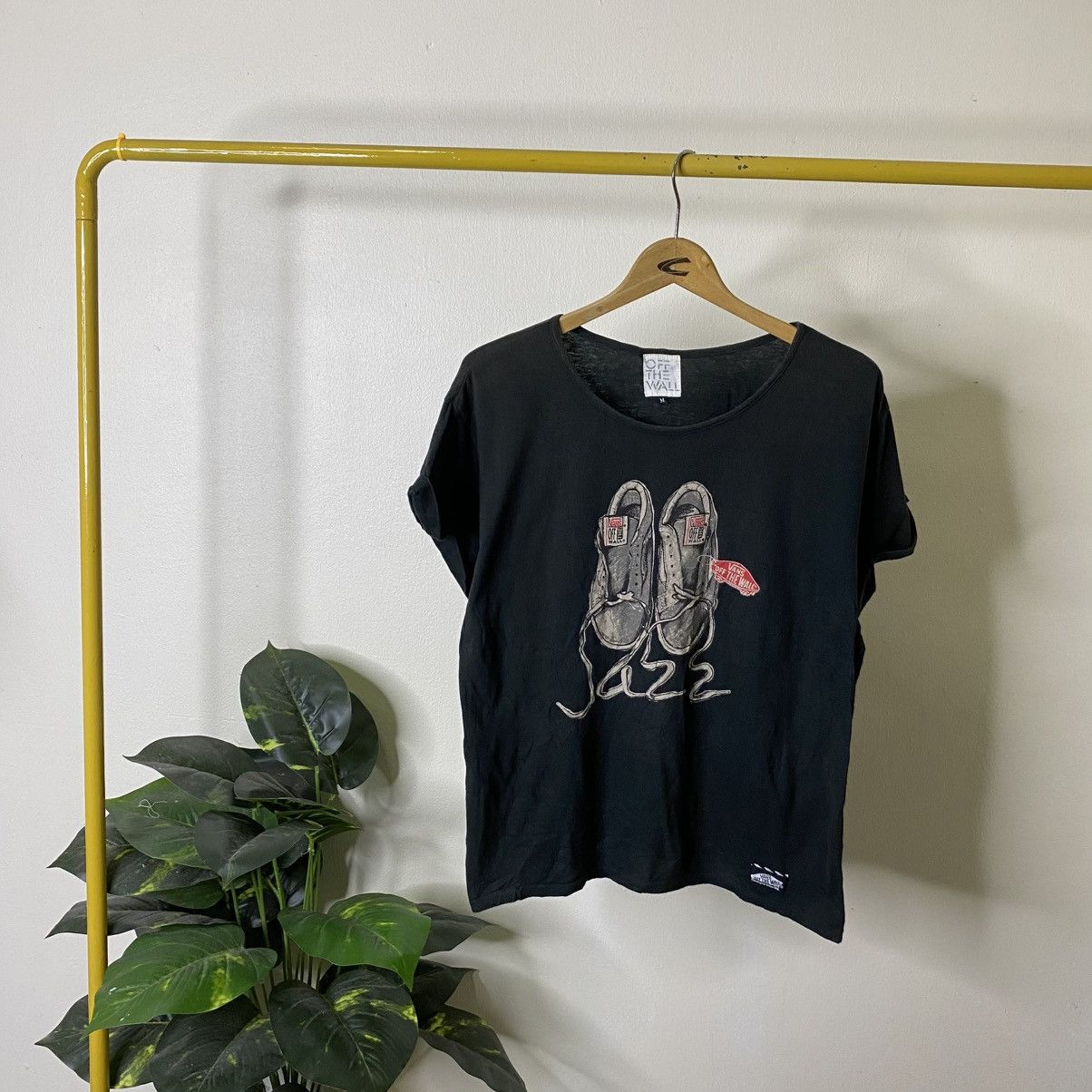 Vans Y2K Vans Of The Wall Skateboard Nice Graphic Skater T Shirt Size M / US 6-8 / IT 42-44 - 1 Thumbnail