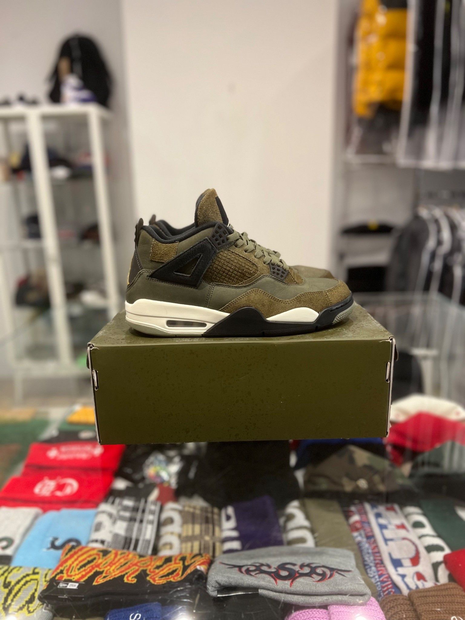Jordan Brand Jordan 4 SE Craft Medium Olive Size US 10 / EU 43 - 1 Thumbnail